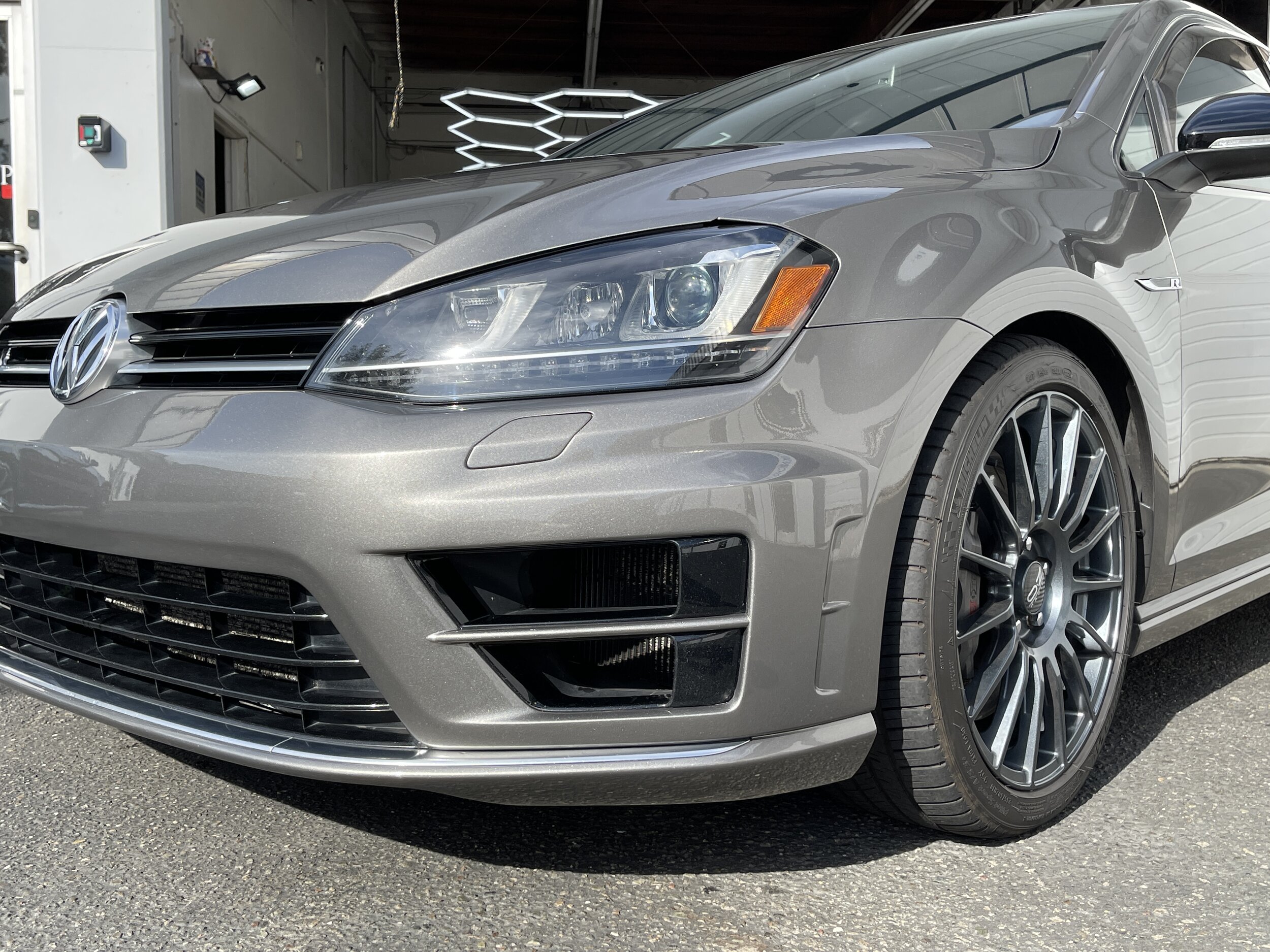 2016 Volkswagen Golf R (Limestone Gray Metallic)