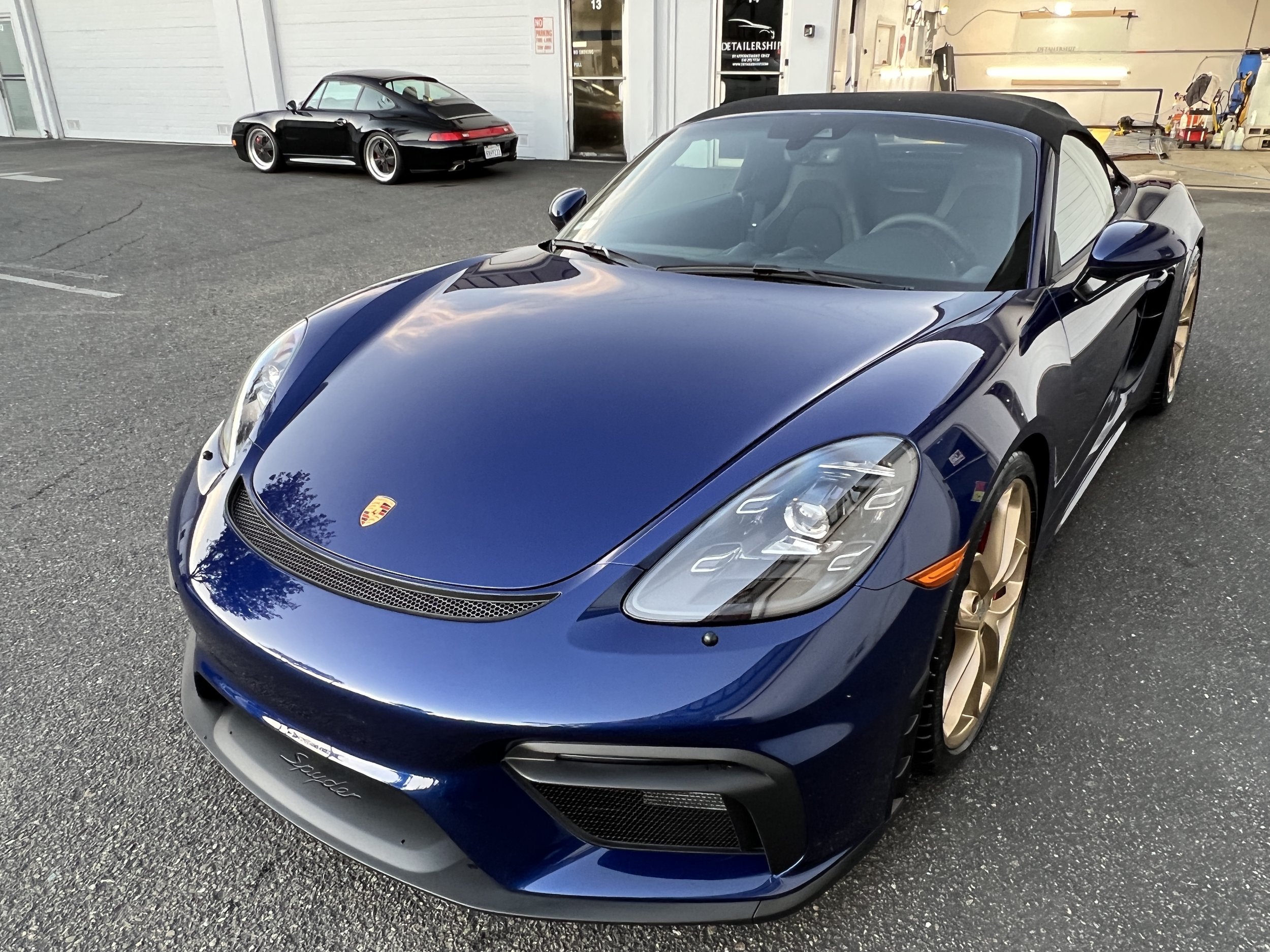 2021 Porsche 718 Spyder (Gentian Blue)