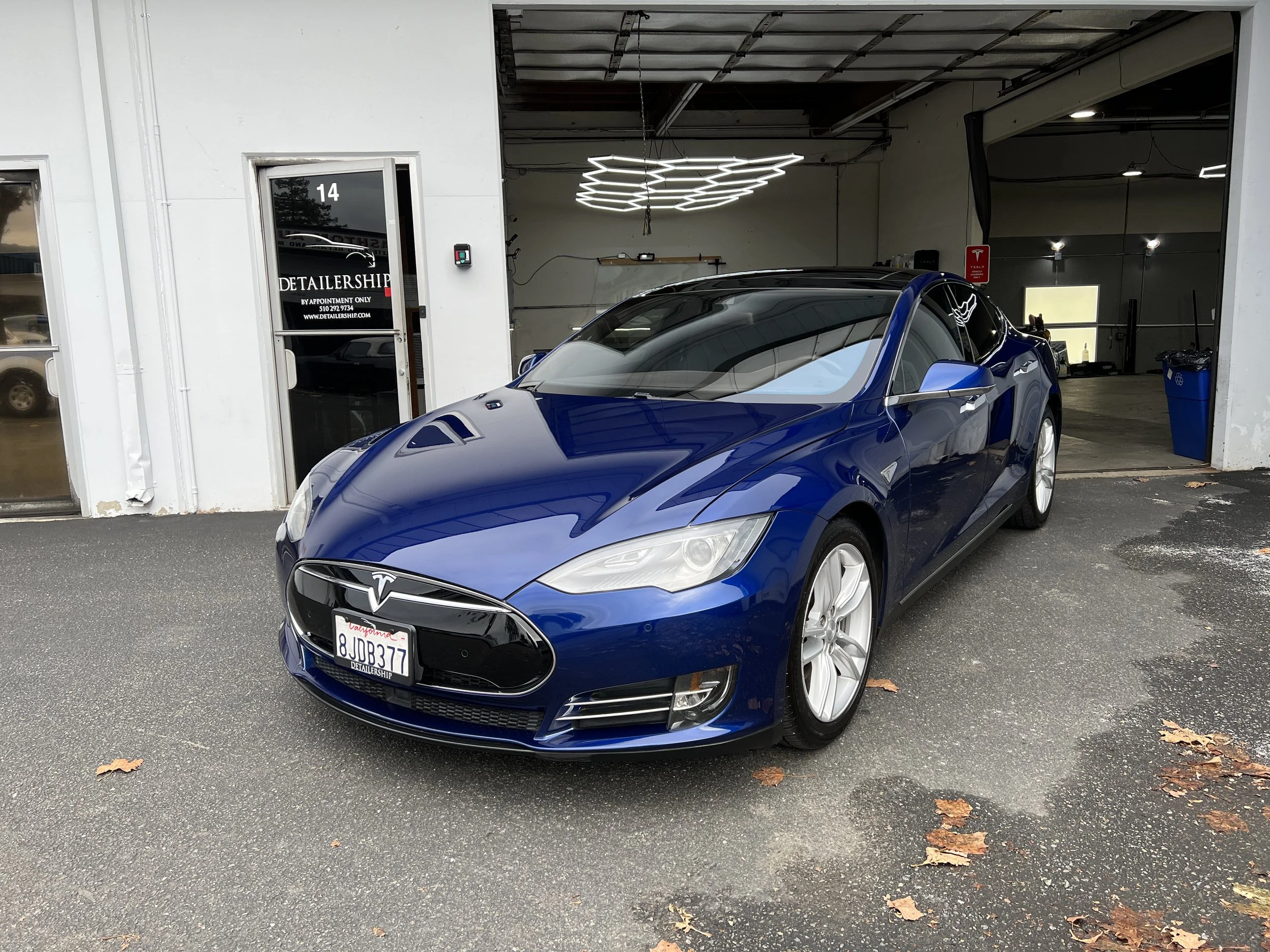 2015 Tesla Model S (Blue Metallic)