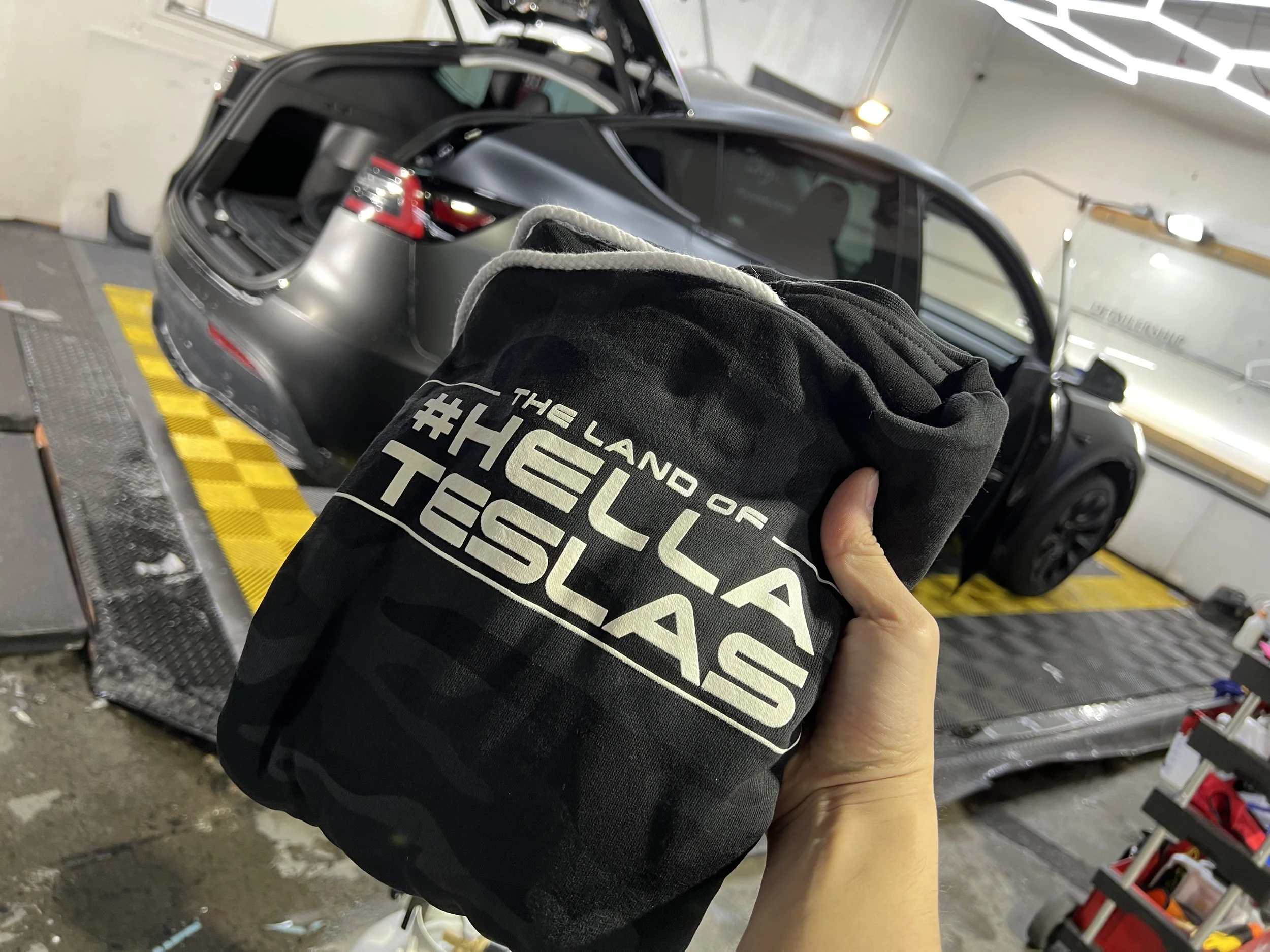 2022 Tesla Model Y (Black)