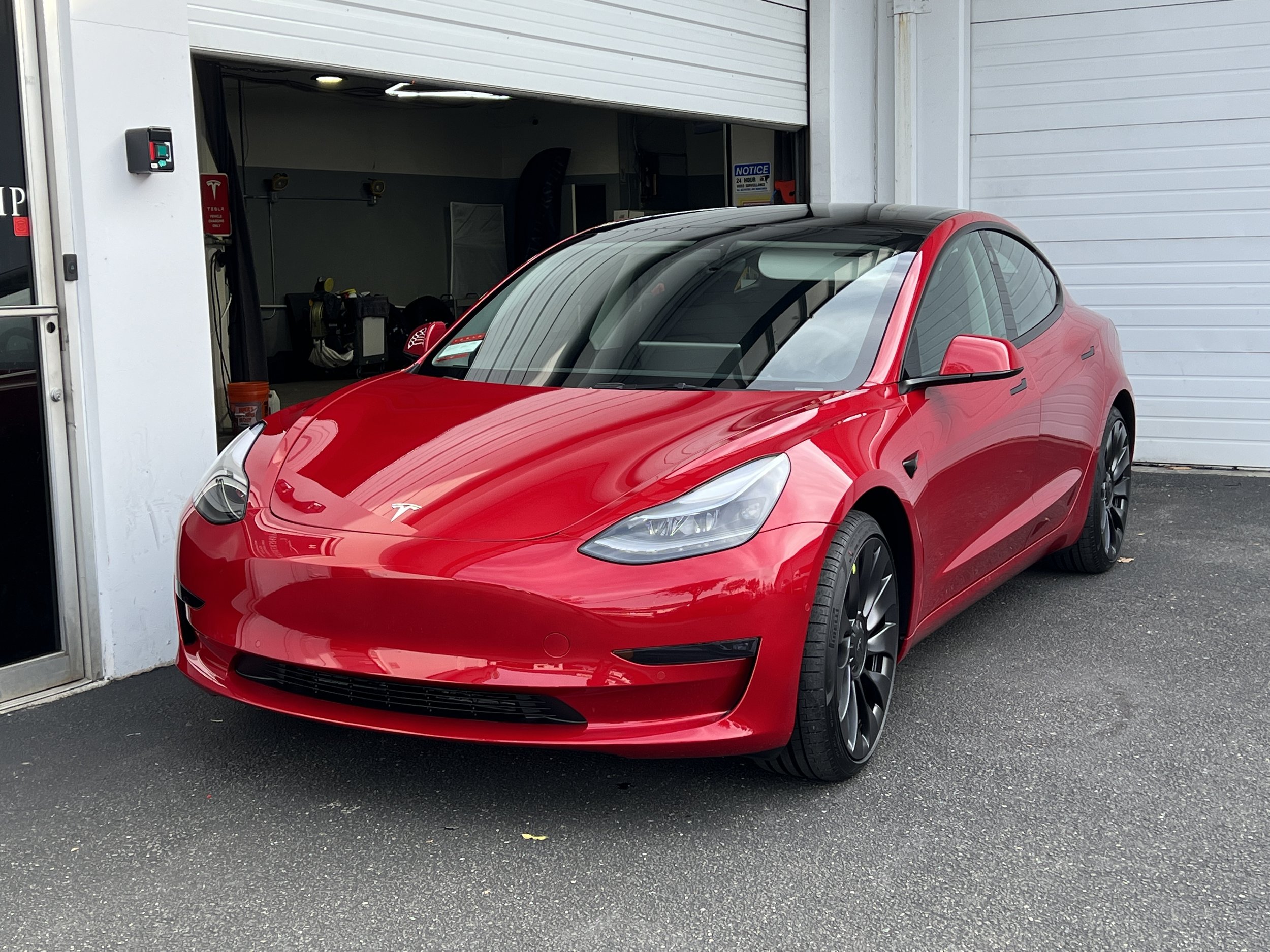 Begrænset Medfølelse fe 2022 Tesla Model 3 (Multicoat Red) — DETAILERSHIP™