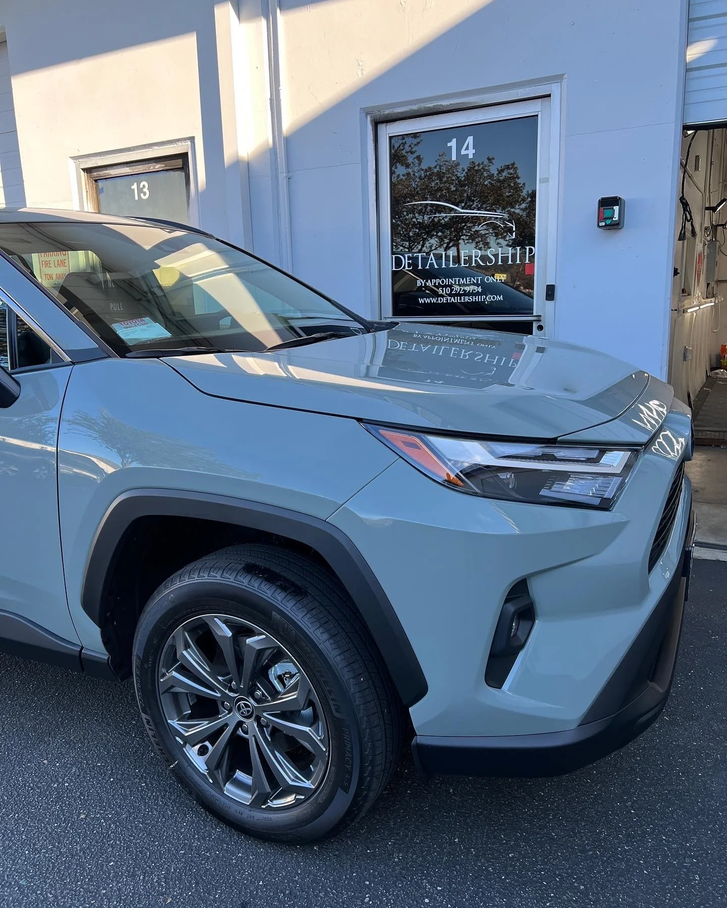 2022 Toyota Rav4 XLE Hybrid (Lunar Rock)