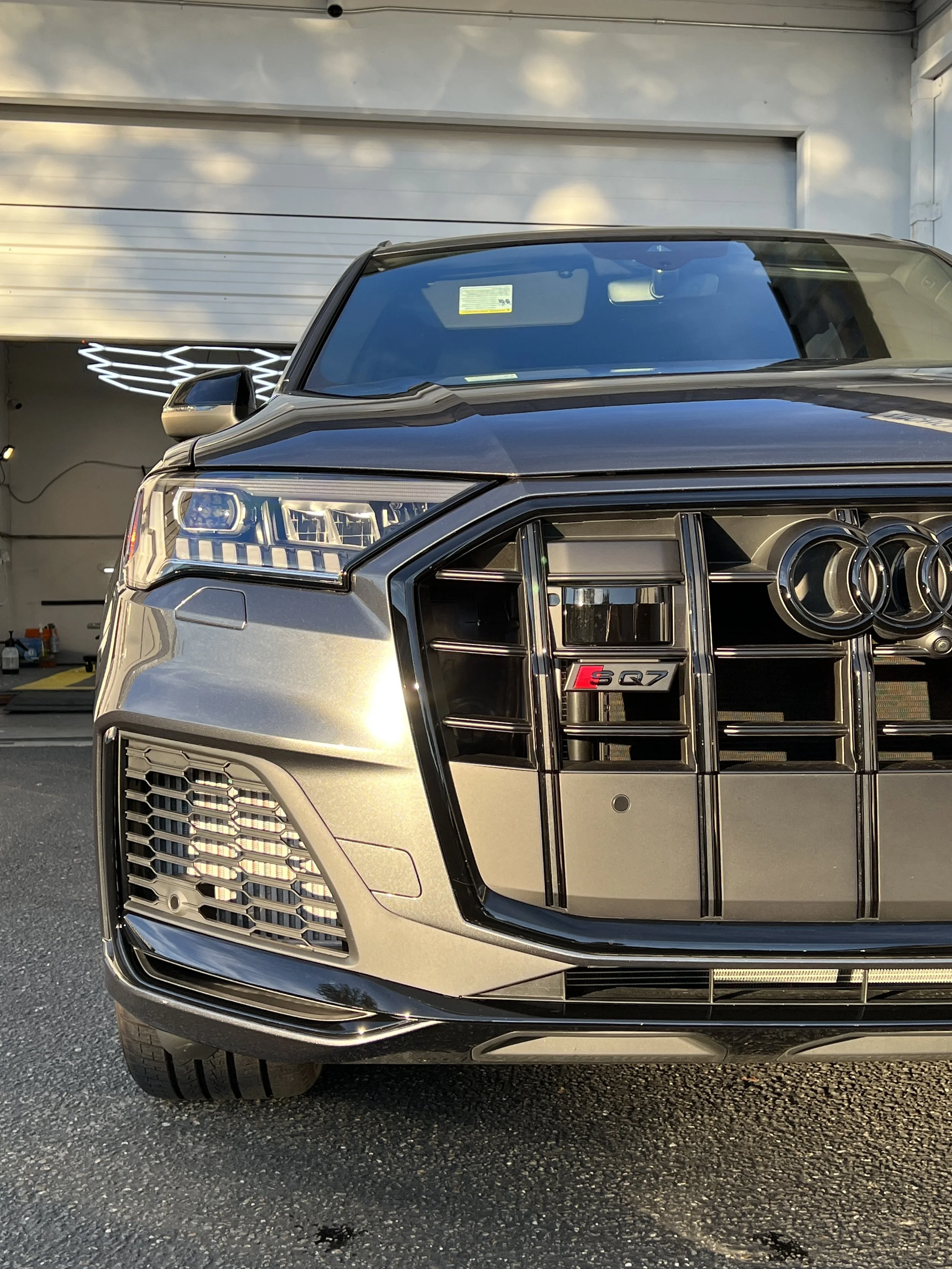 2022 Audi SQ7 (Daytona Gray)