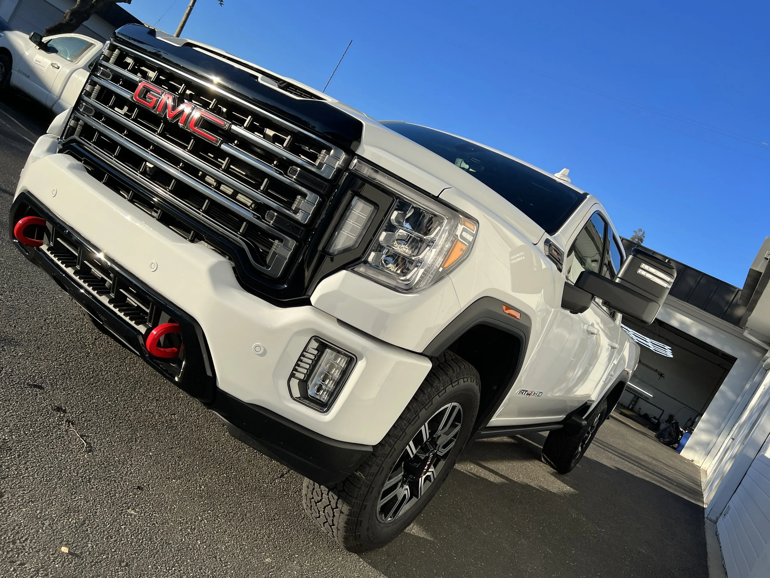 2022 GMC Sierra AT4 HD (Summit White)