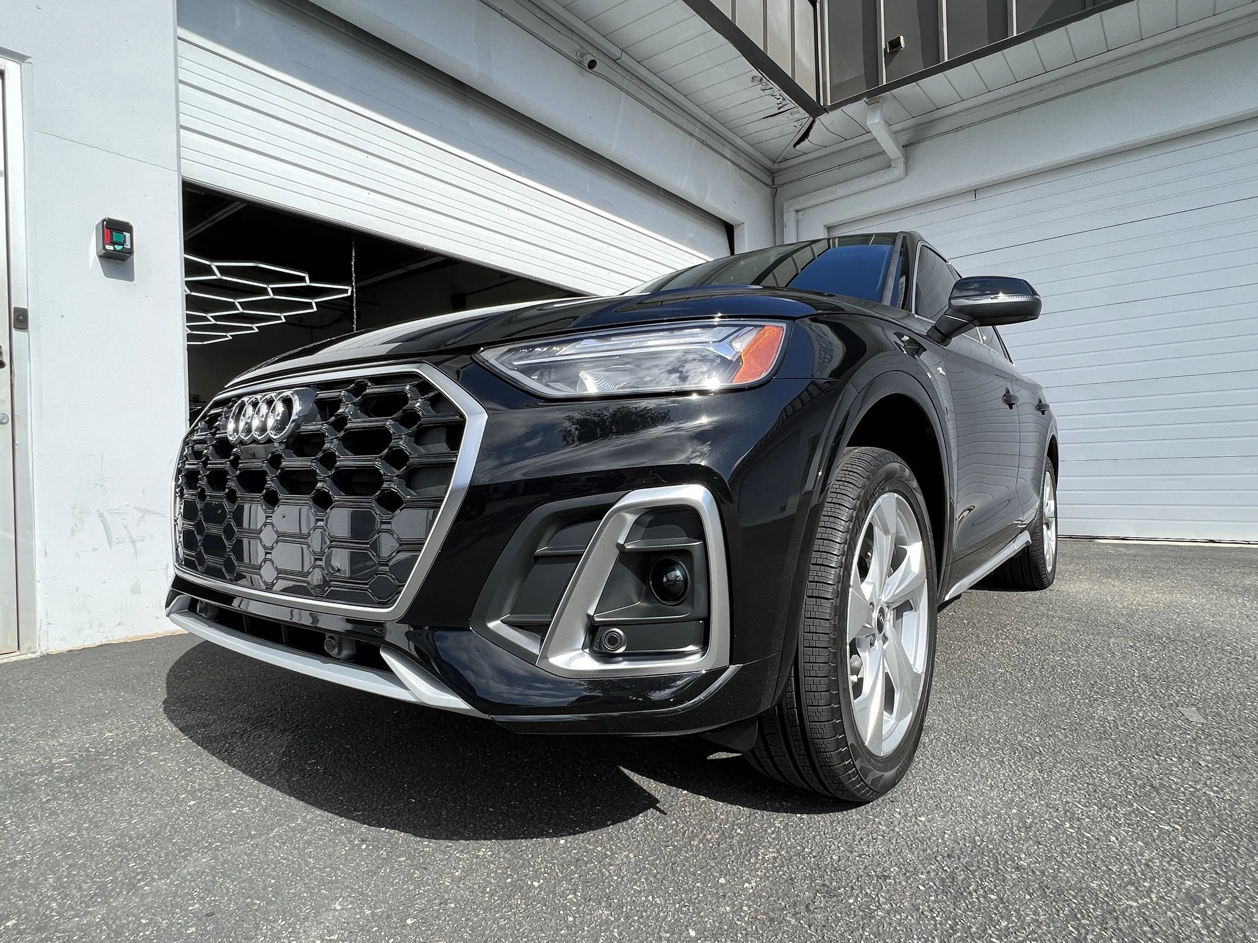 2022 Audi Q5 (Mythos Black Metallic)