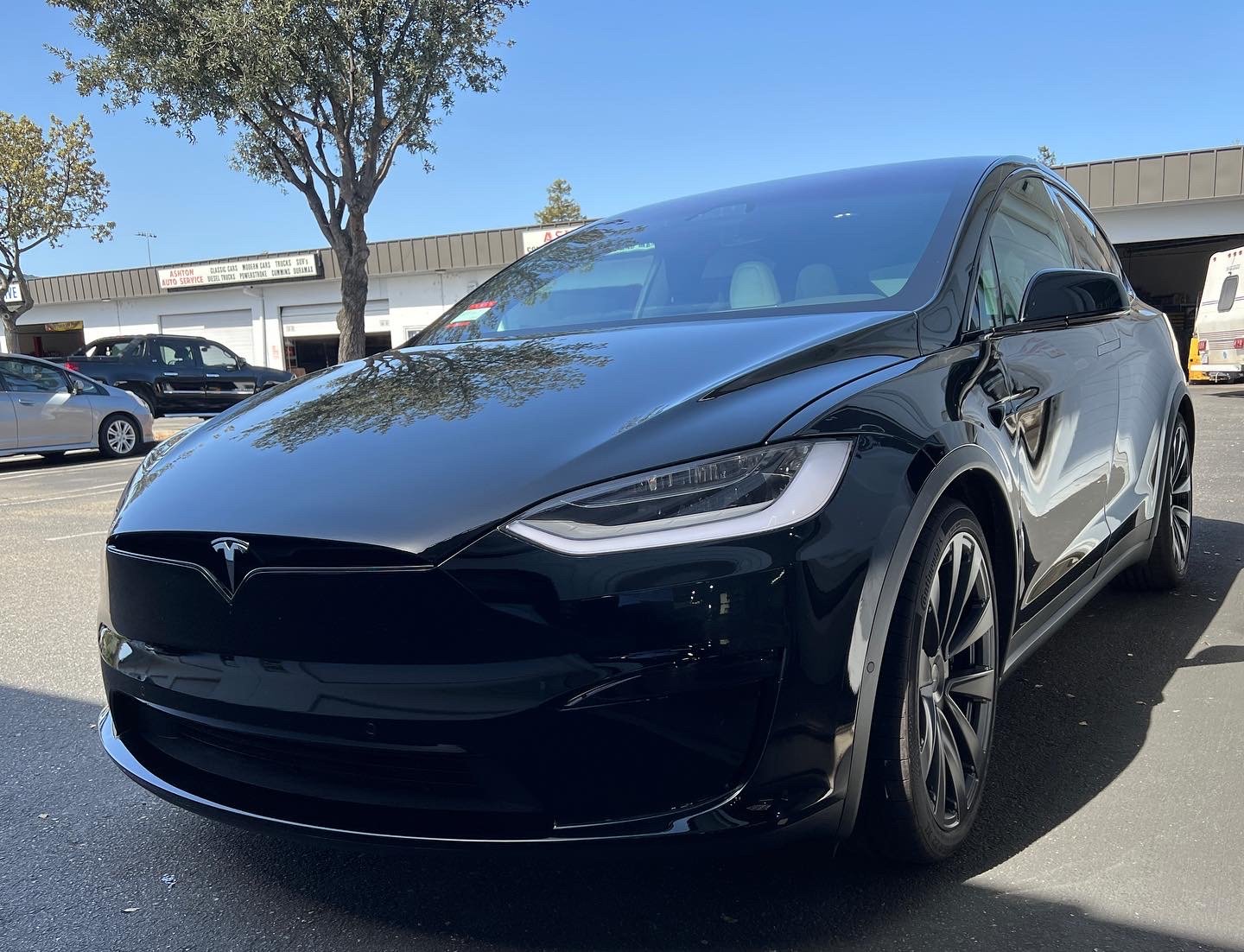 2022 Tesla Model X (Black)