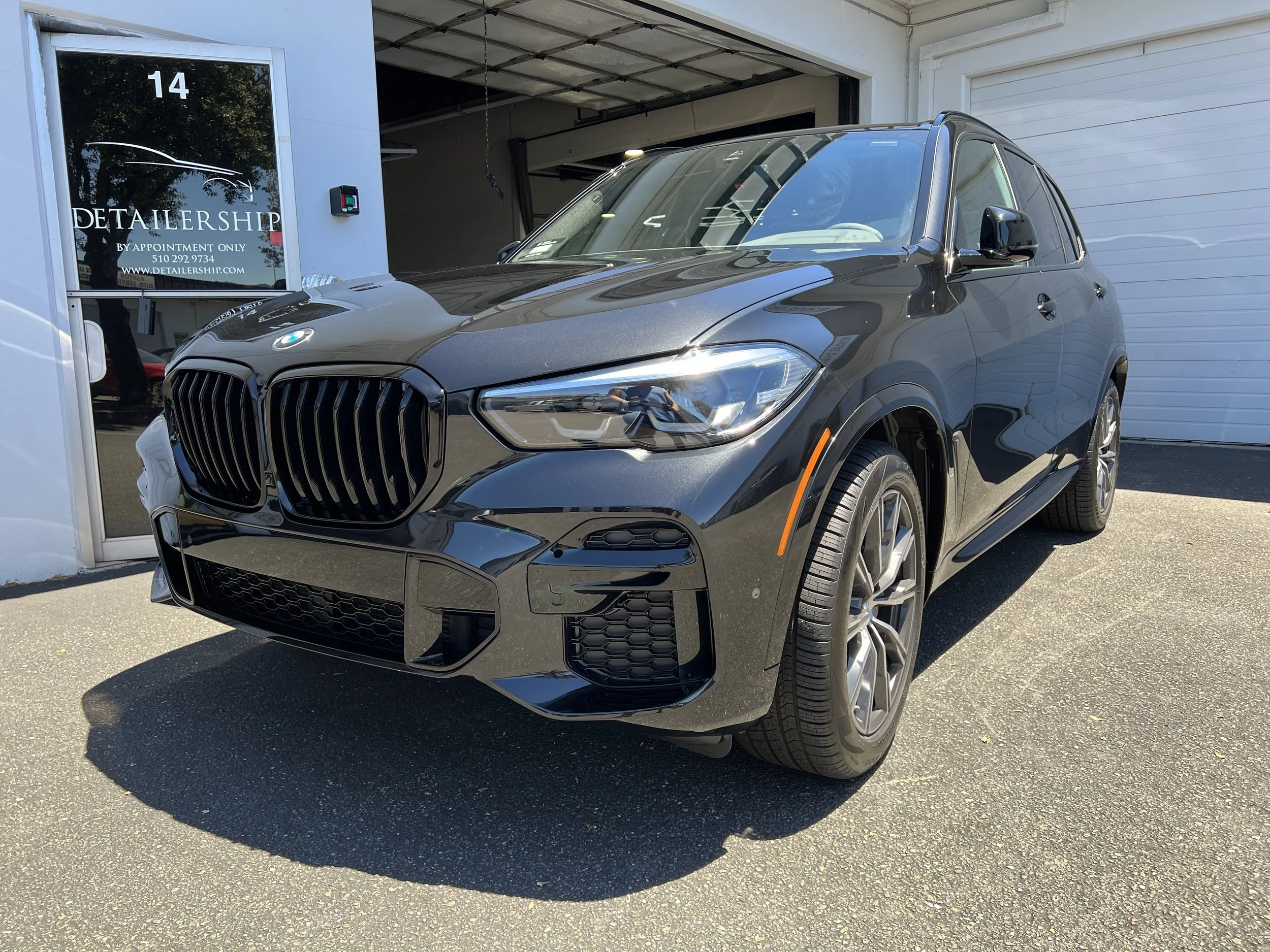2022 BMW X5 (Black Sapphire Metallic)