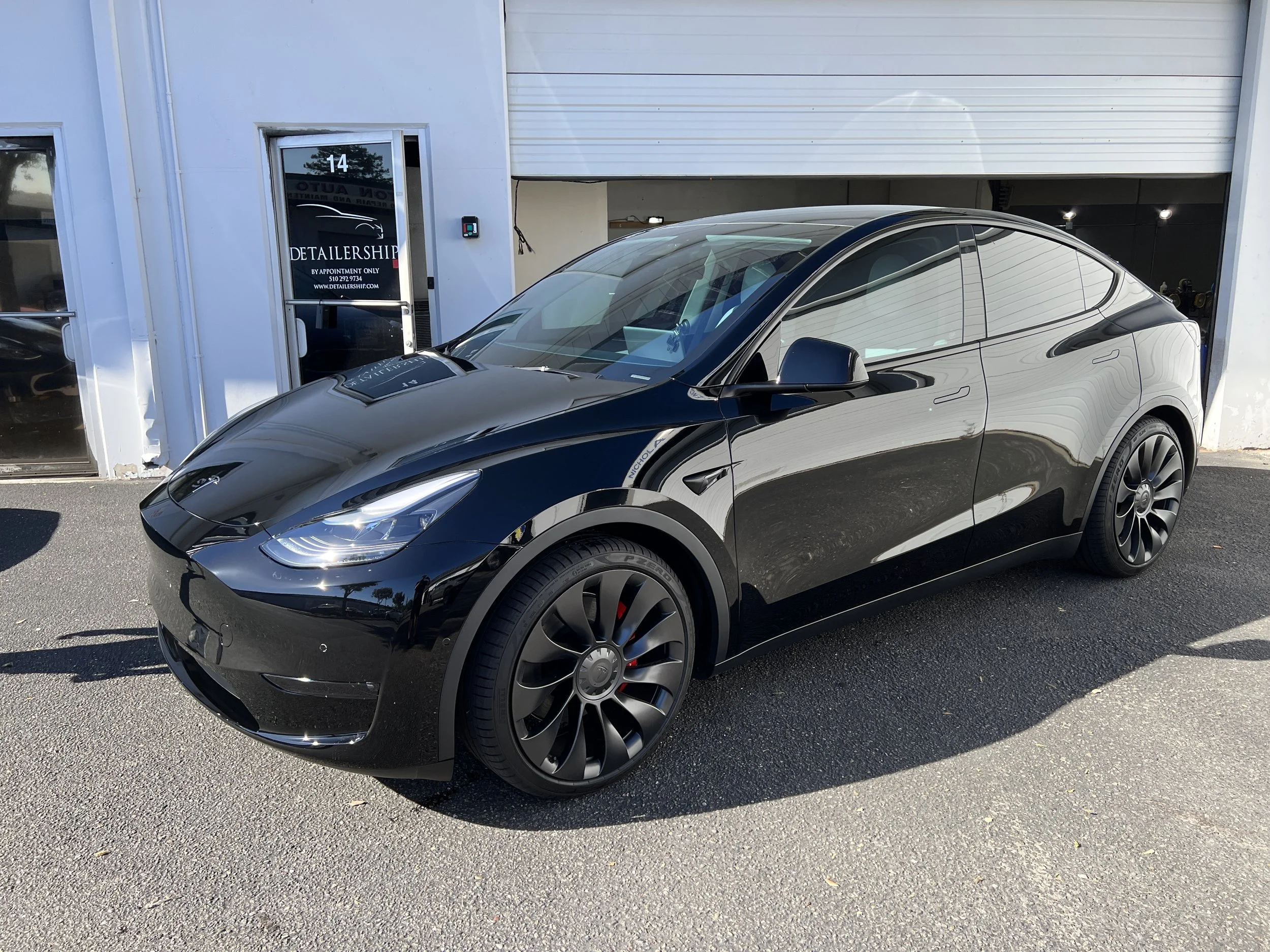 2022 Tesla Model Y (Black)