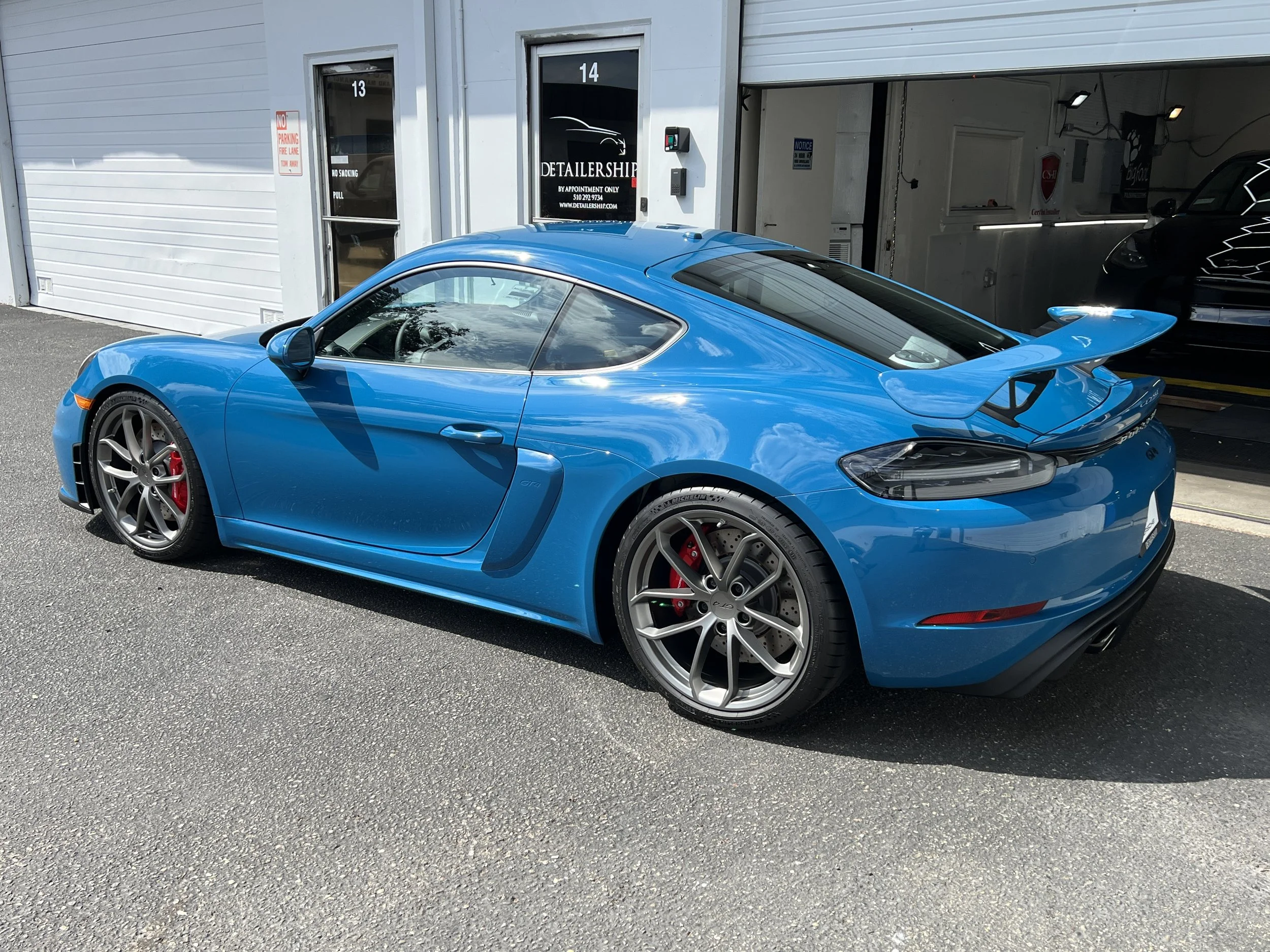 2022 Porsche GT4 (Oslo Blue)