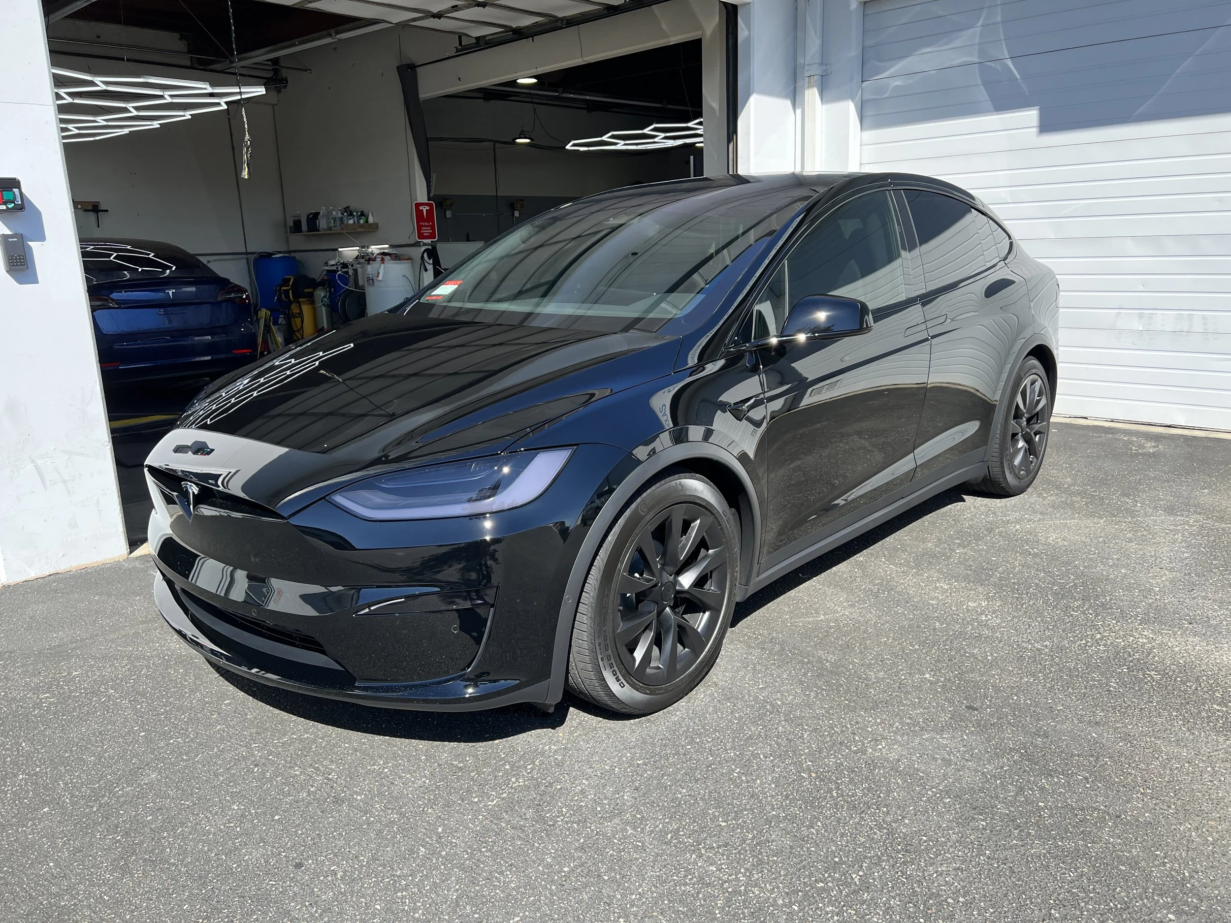 2022 Tesla Model X Plaid (Black)