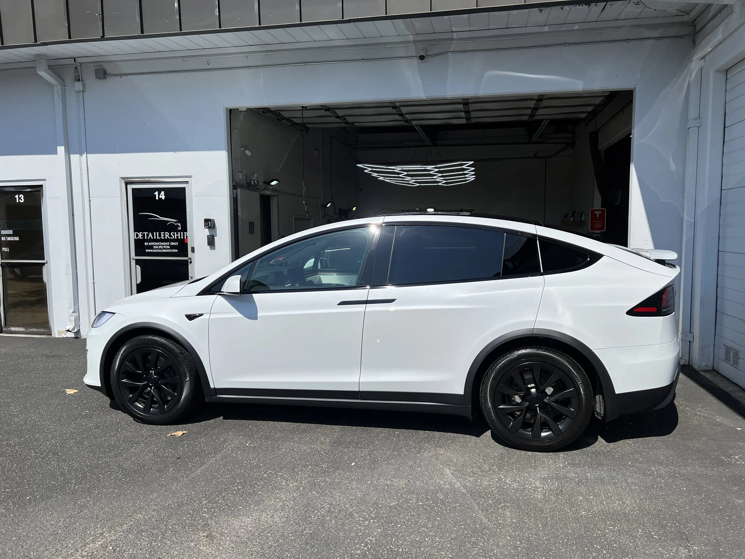 2022 Tesla Model X (Multicoat White)