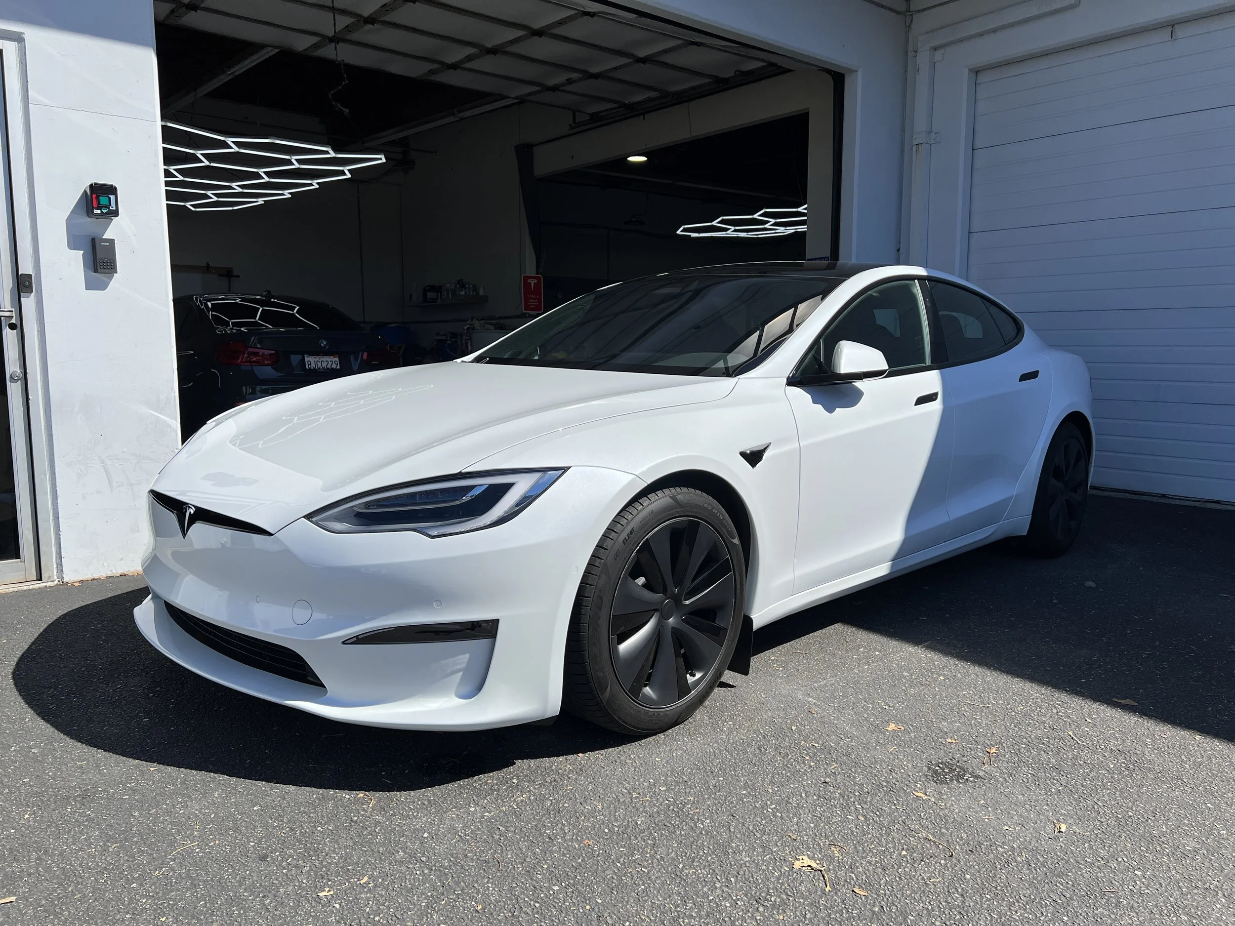 2022 Tesla Model S (Multicoat White)