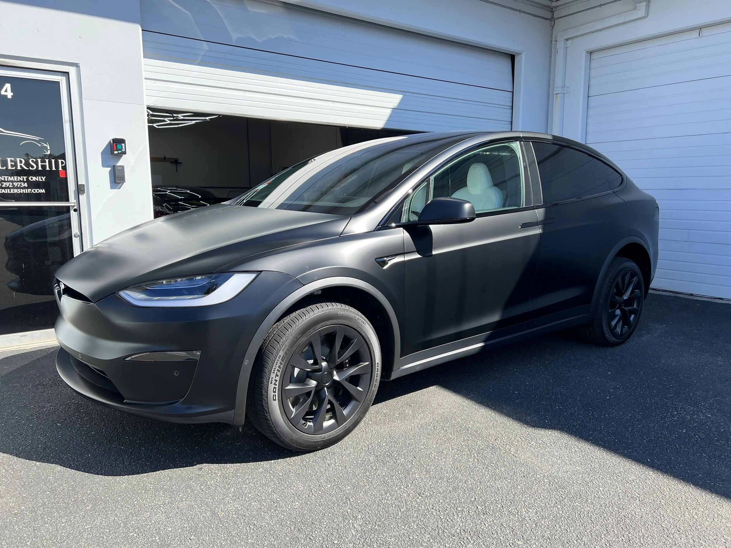 2022 Tesla Model X (Black)