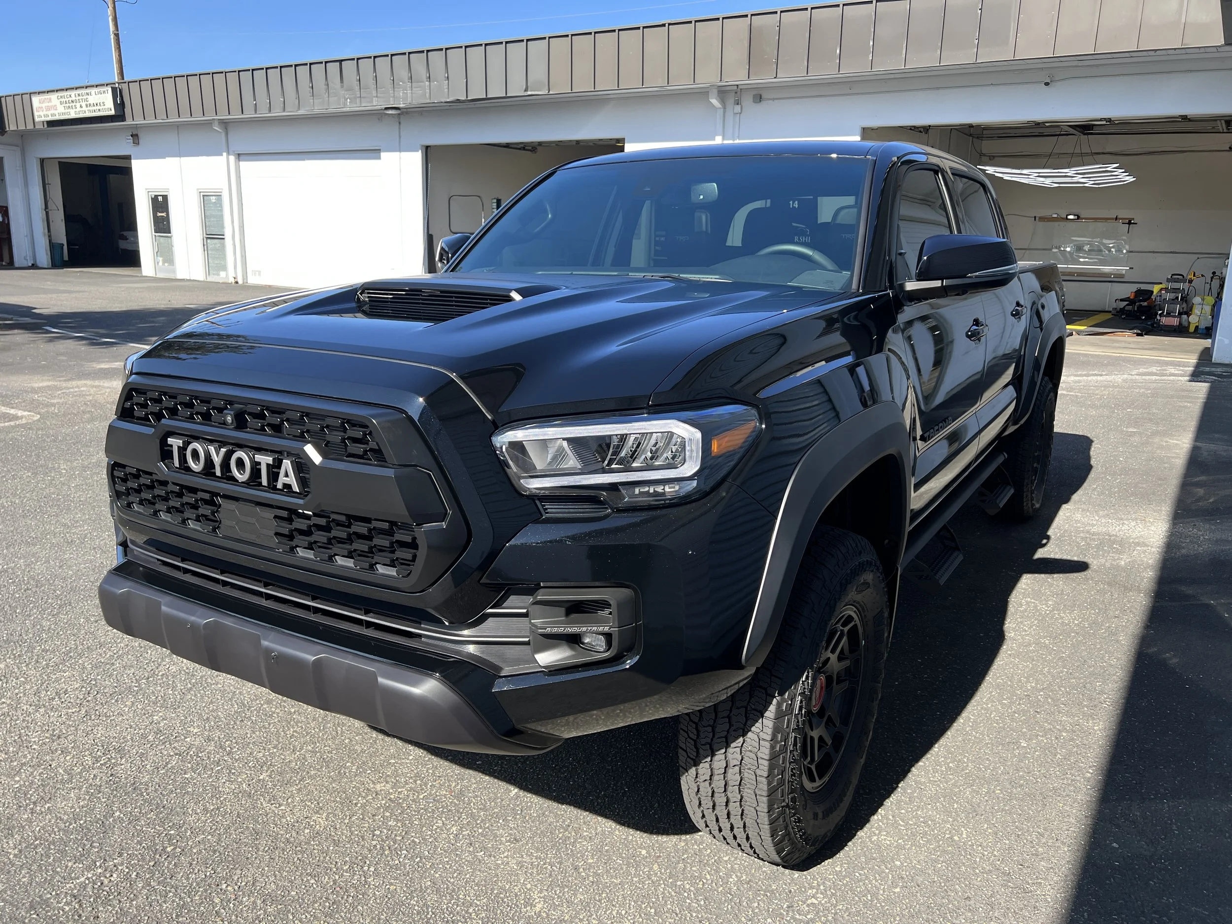 2022 Toyota Tacoma (Midnight Black Metallic)