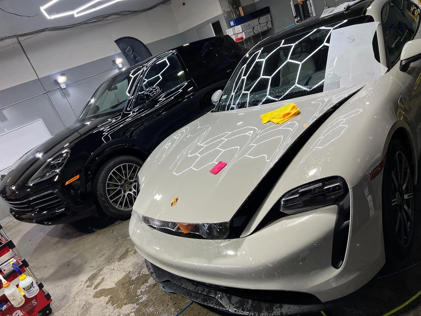 2022 Porsche Taycan (Chalk)