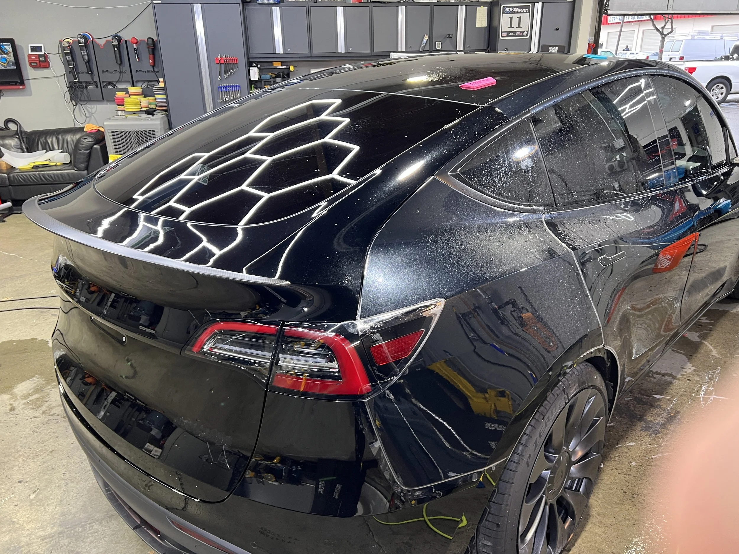 2022 Tesla Model Y (Black)