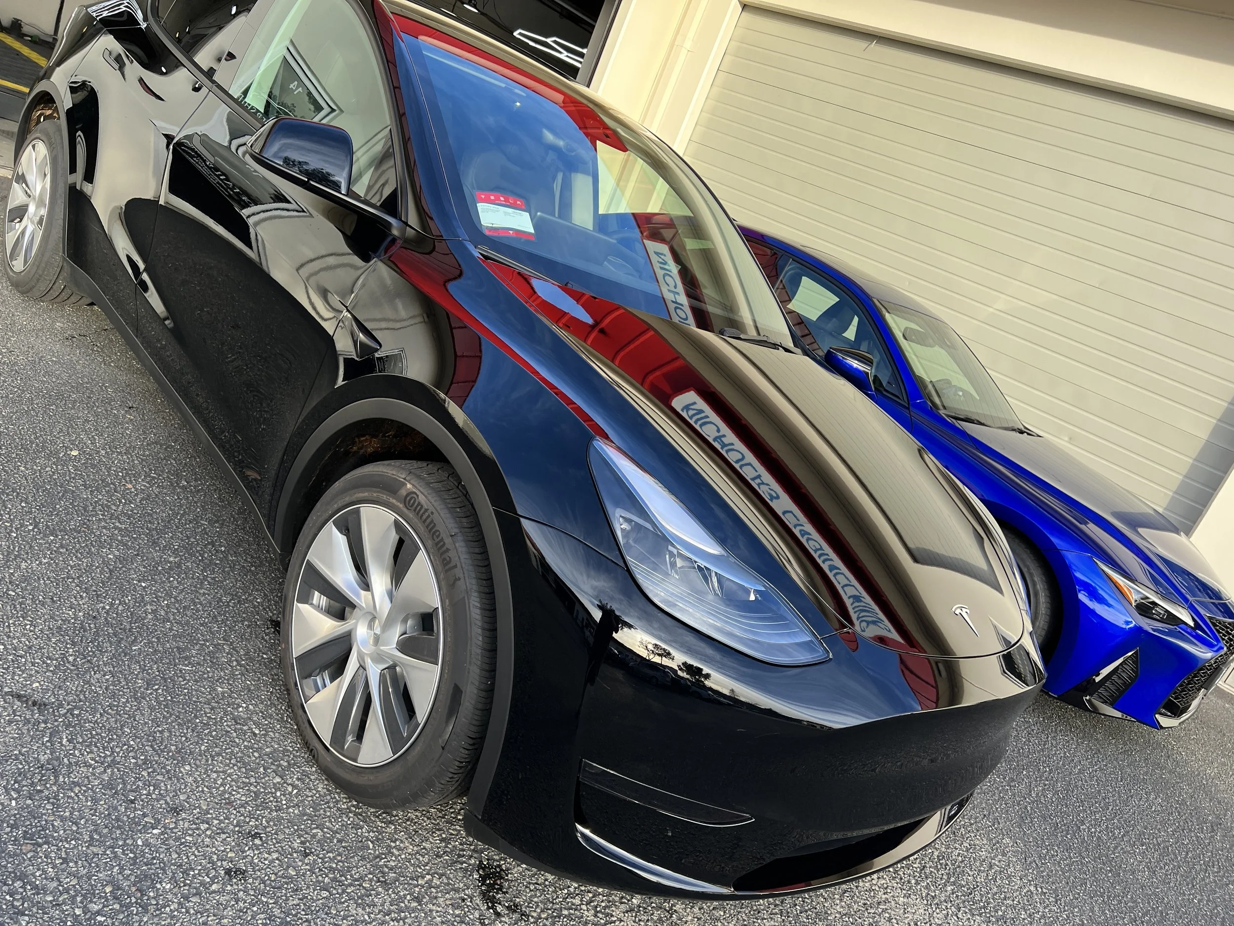 2023 Tesla Model Y (Black)