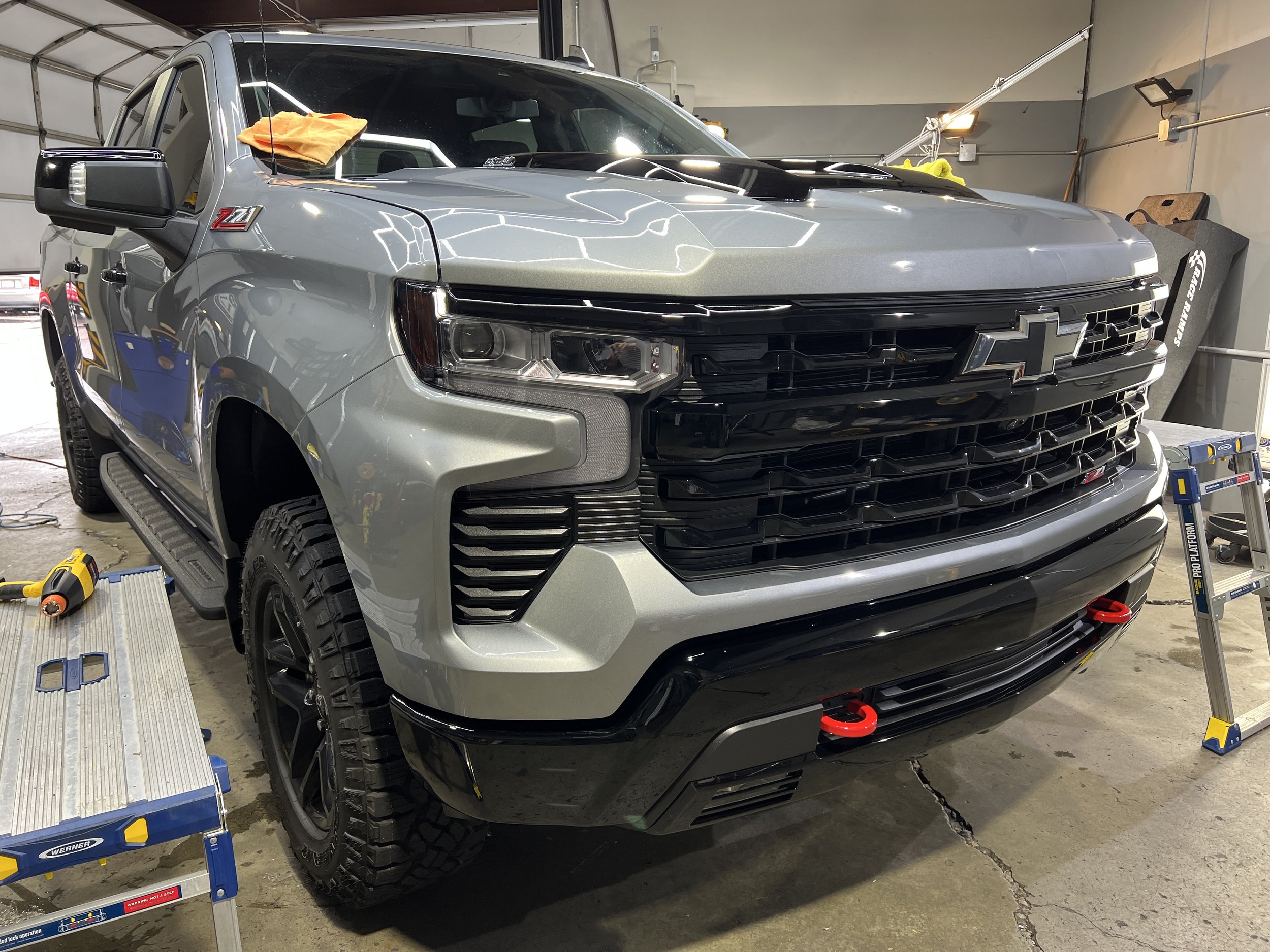 2023 Chevrolet Silverado Trail Boss (STERLING GRAY METALLIC