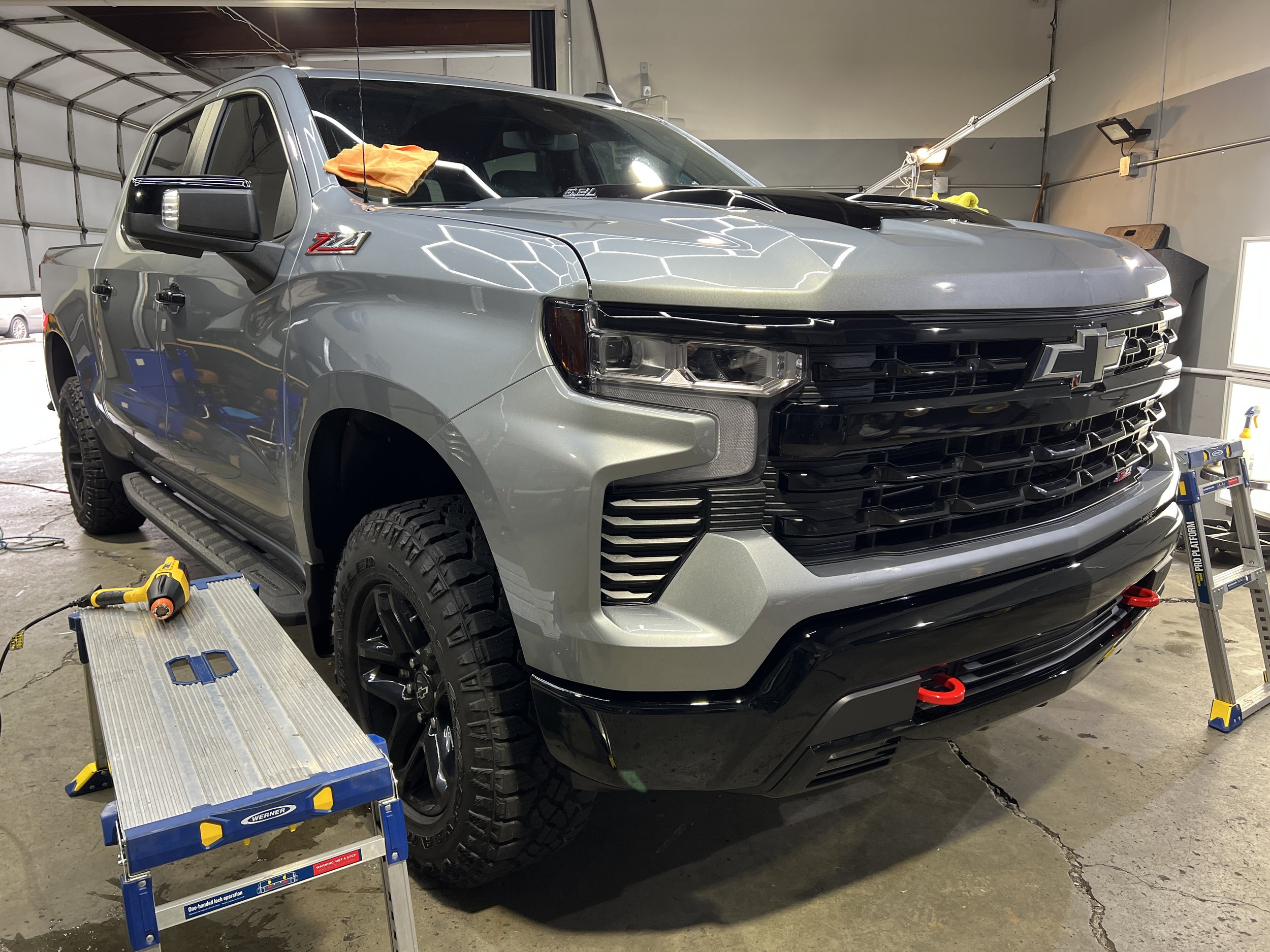 2023 Chevrolet Silverado Trail Boss (STERLING GRAY METALLIC