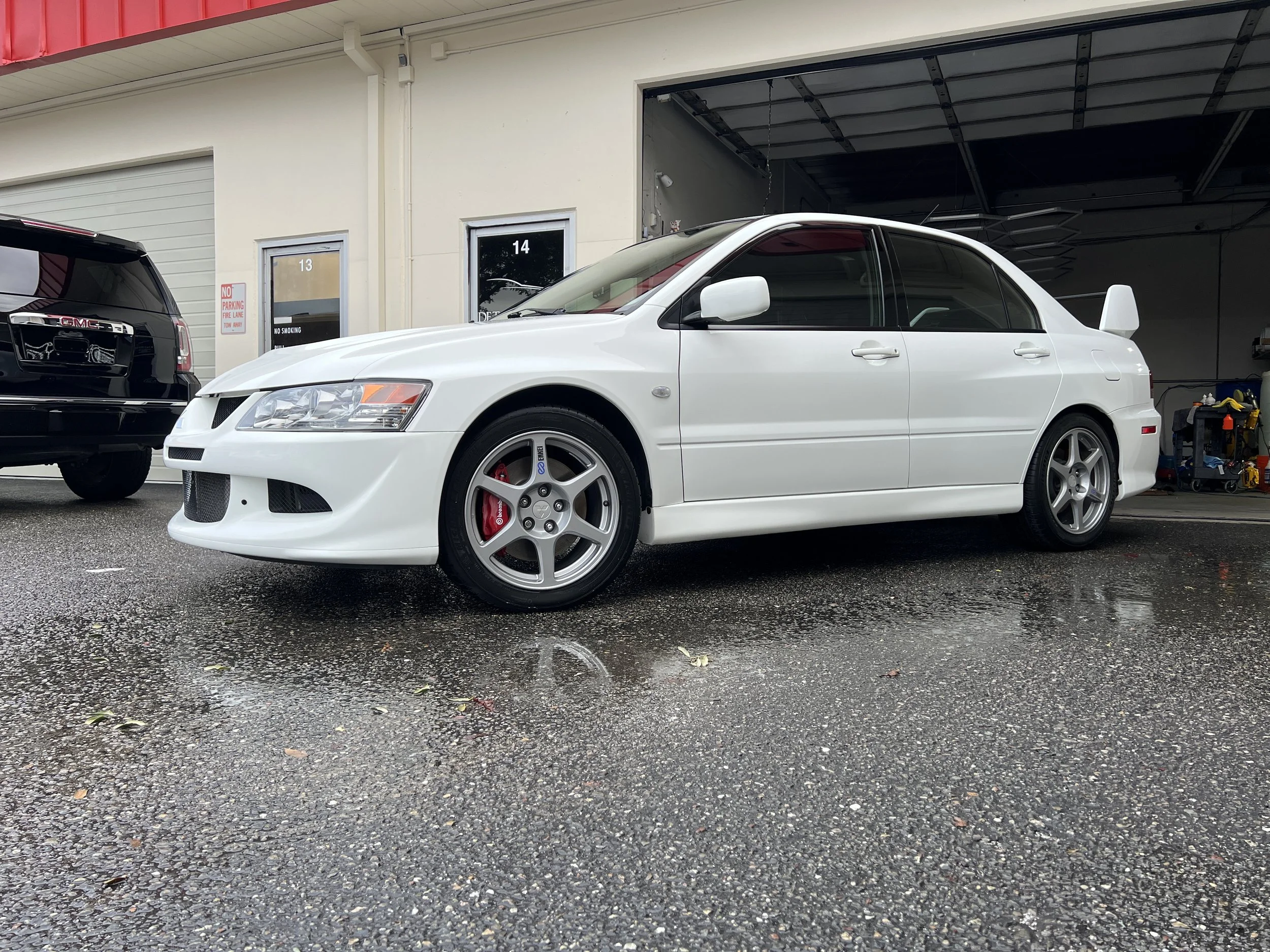 2003 Mitsubishi Lancer Evolution VIII (Weightless White)