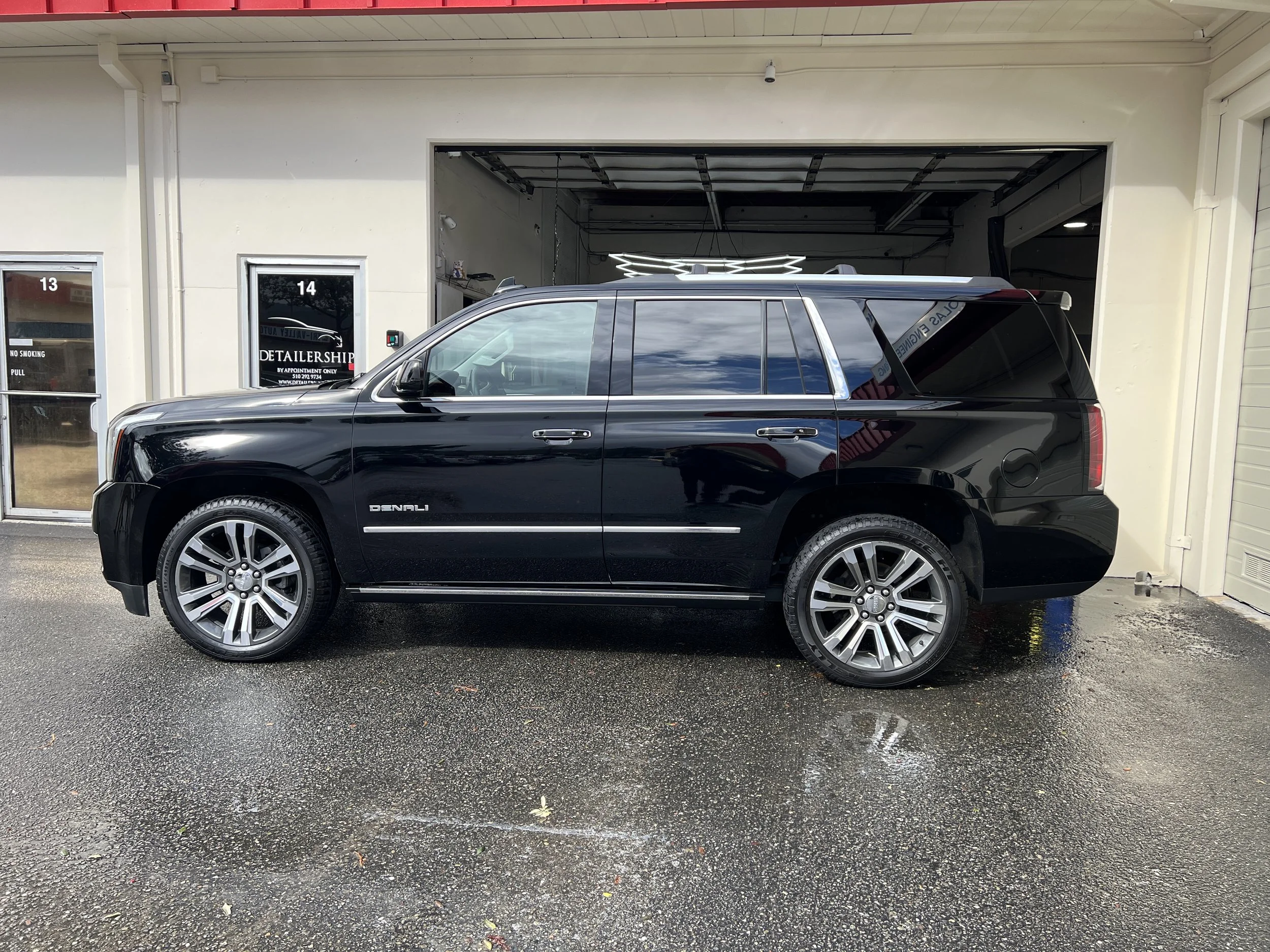 2019 GMC Yukon (Onyx Black)