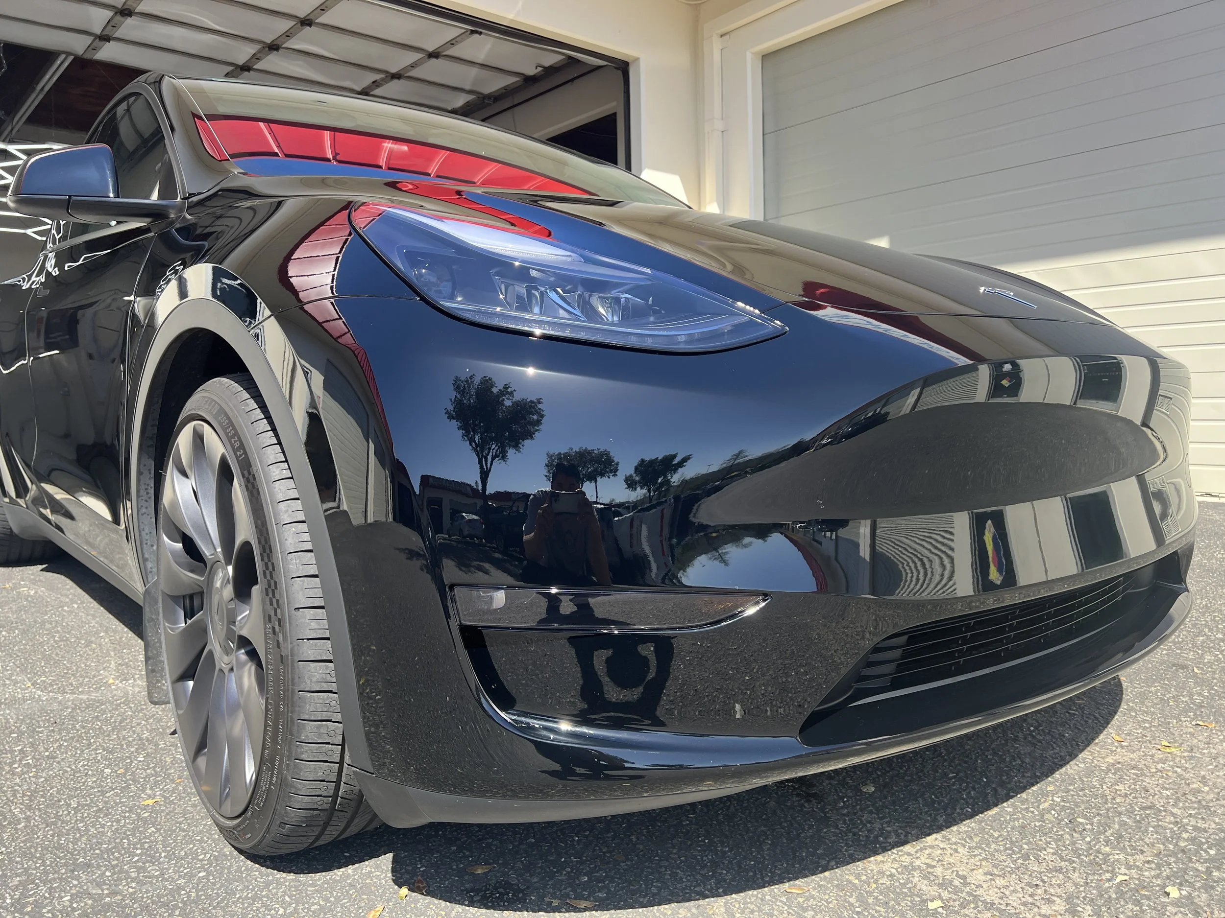2023 Tesla Model Y (Black)