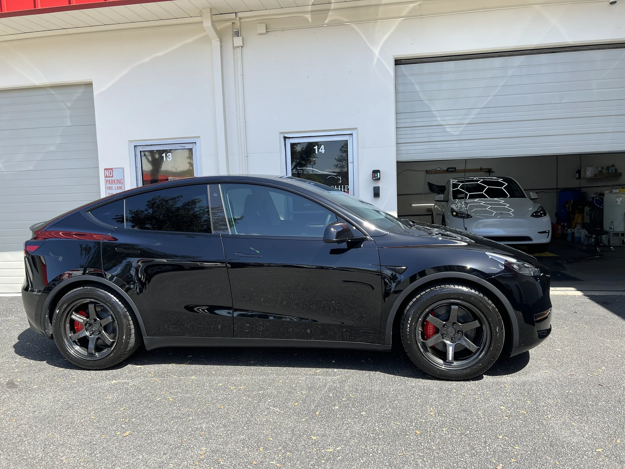 2023 Tesla Model Y (Black)
