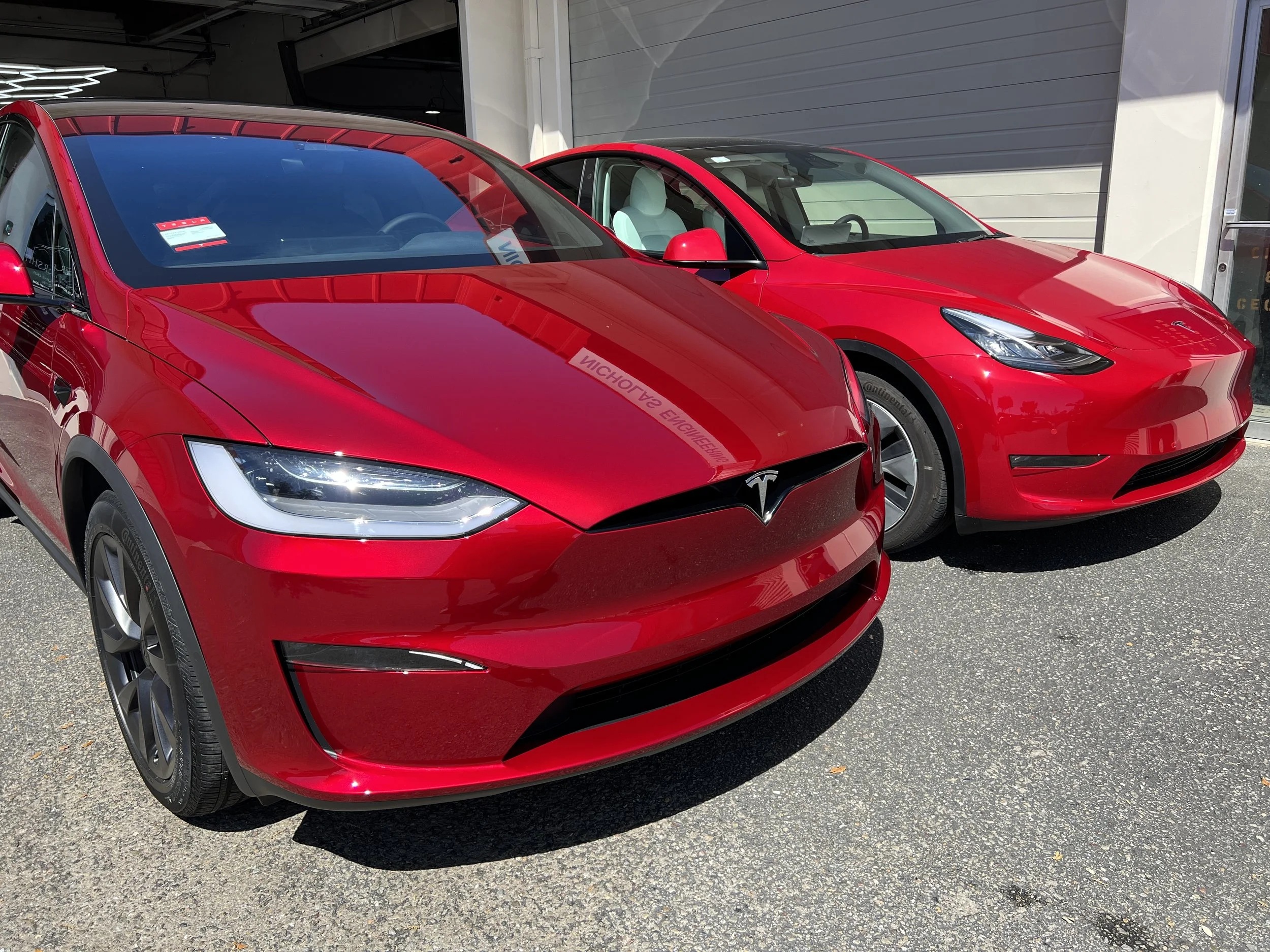 2023 Tesla Model X (Ultra Red)