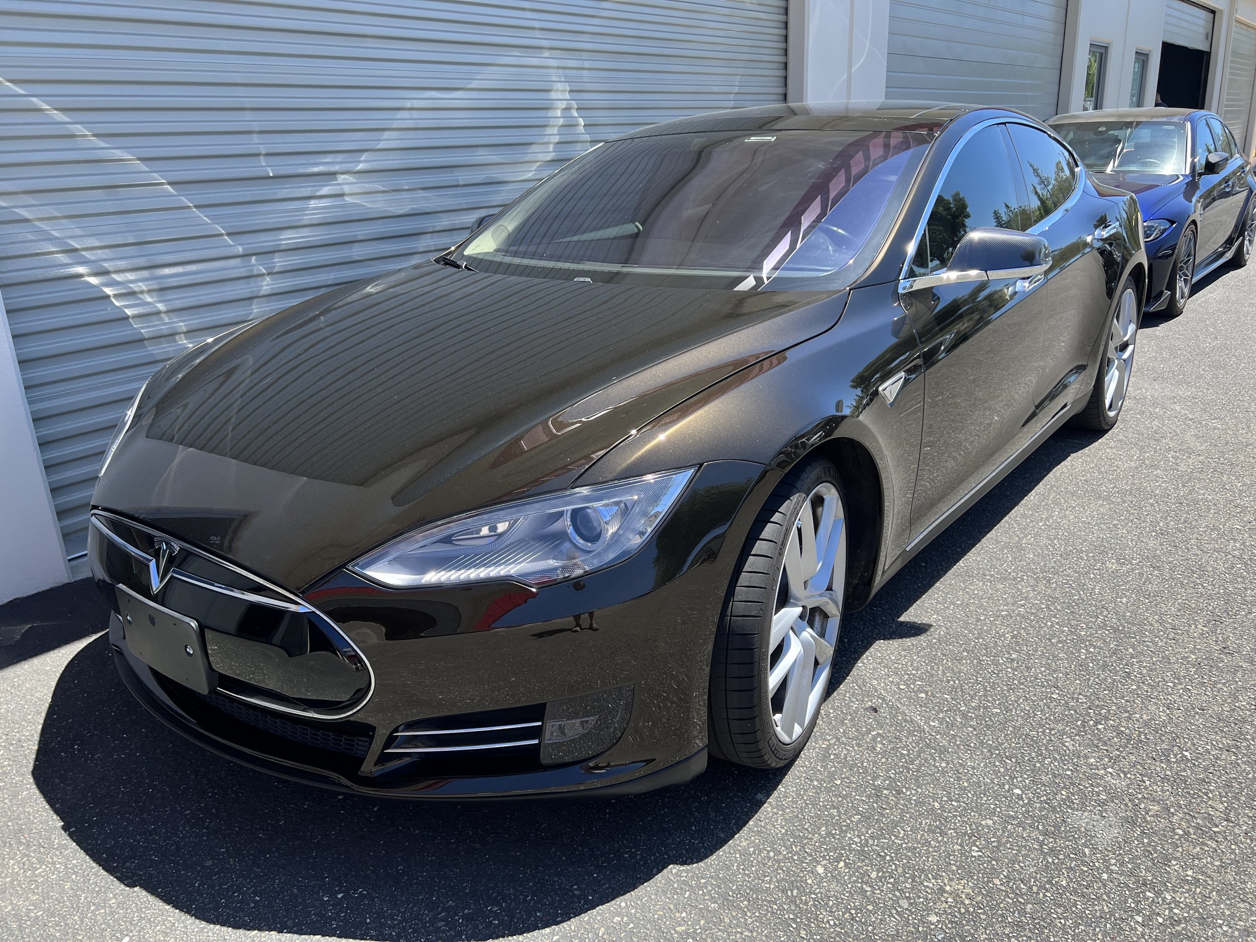 2014 Tesla Model S (Black)