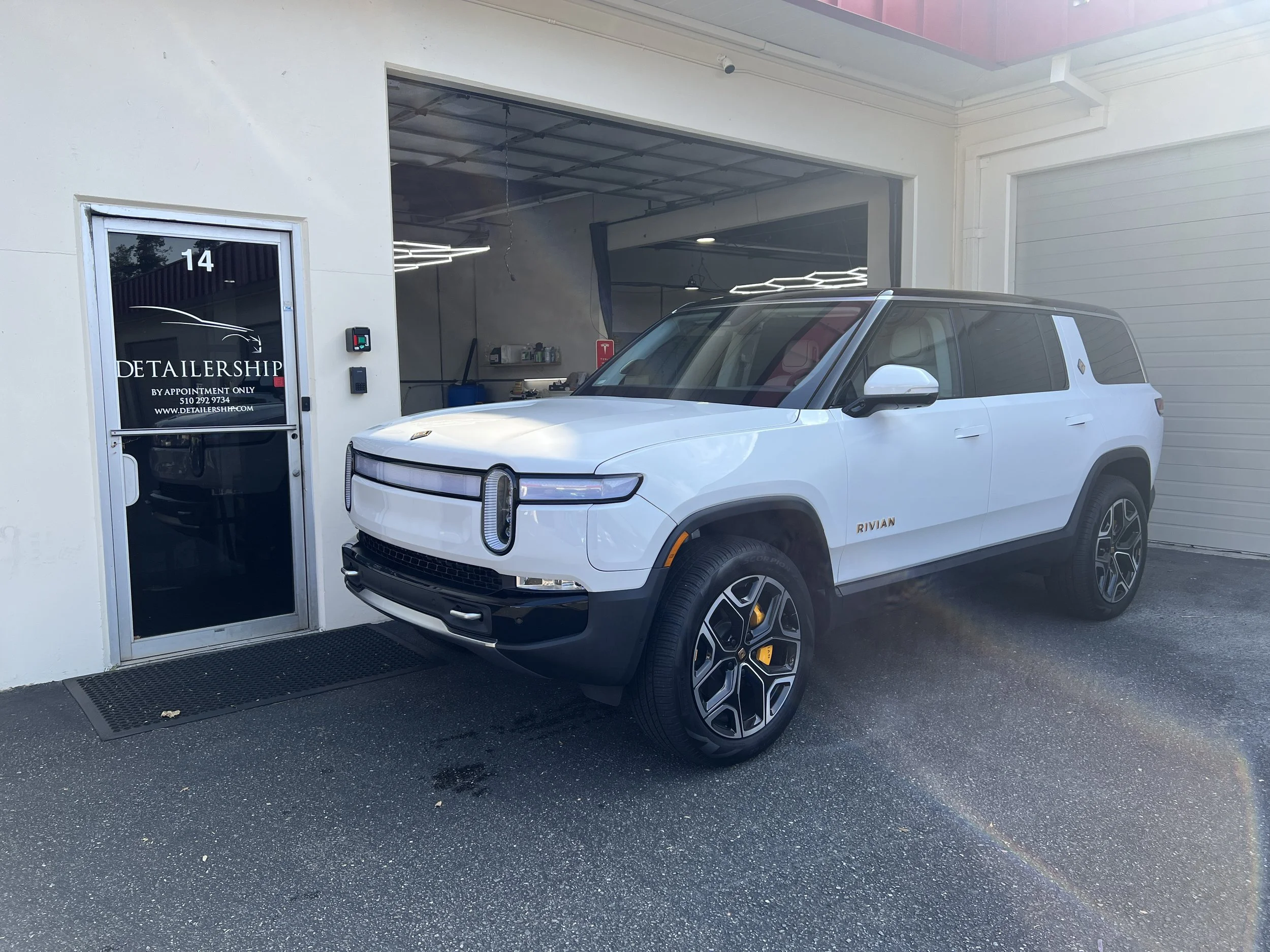 2023 Rivian R1S (Glacier White)