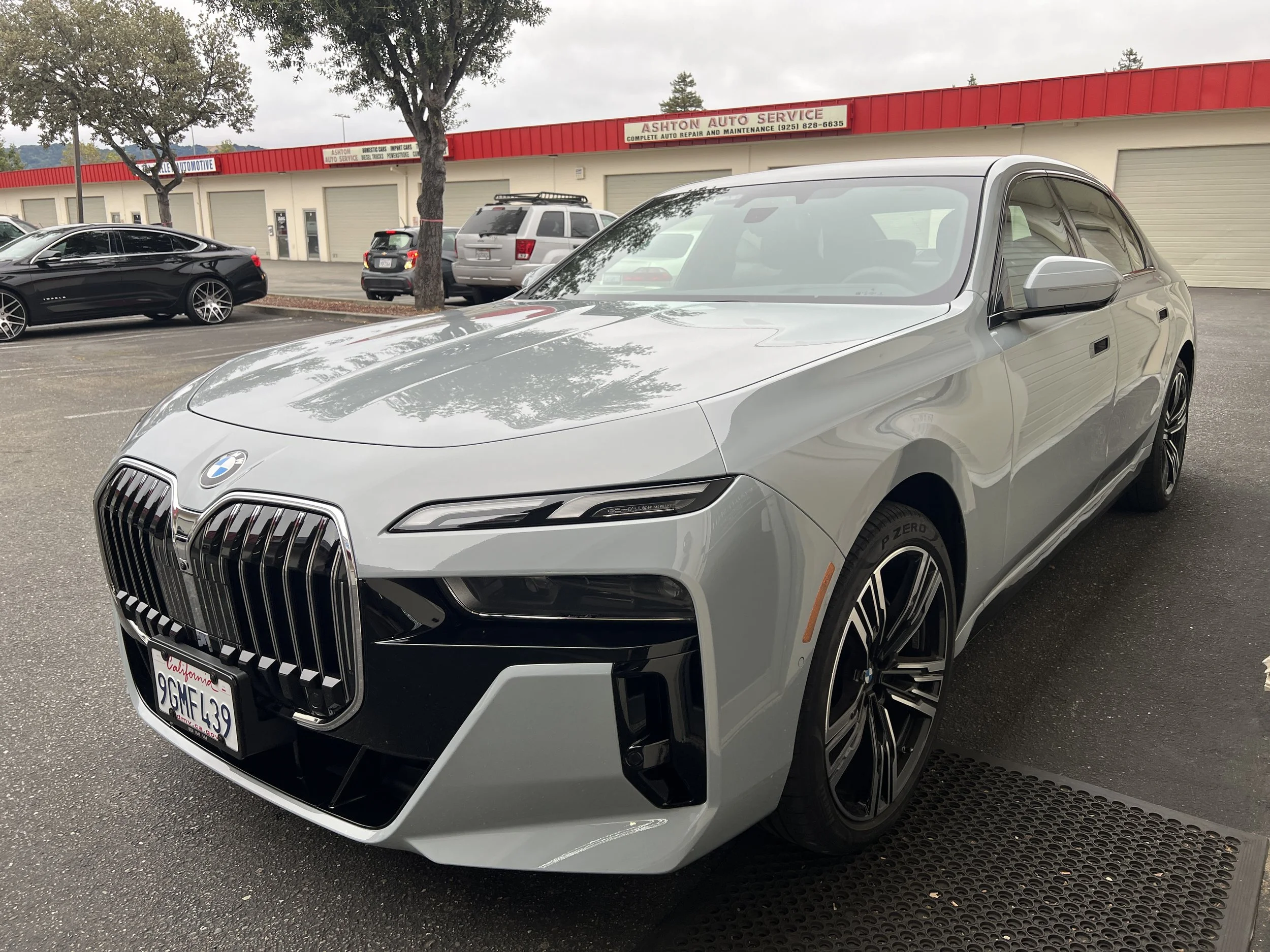 2023 BMW 740iL (Brooklyn Gray)