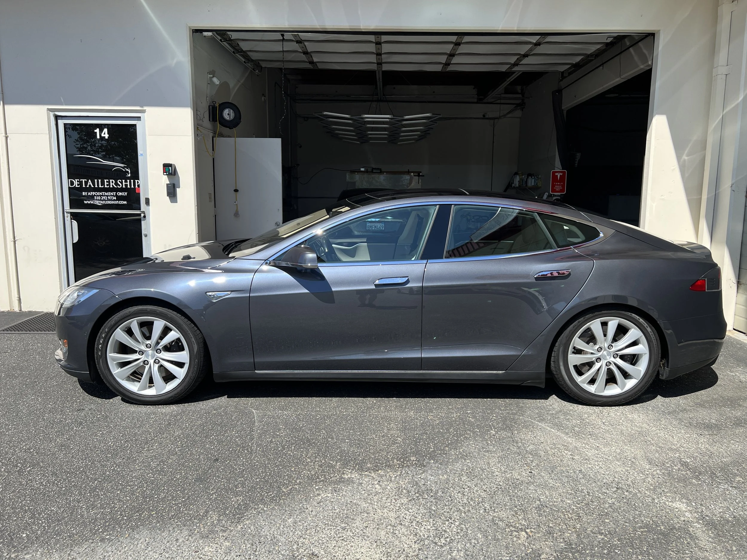 2015 Tesla Model S (Dolphin Grey Metallic)