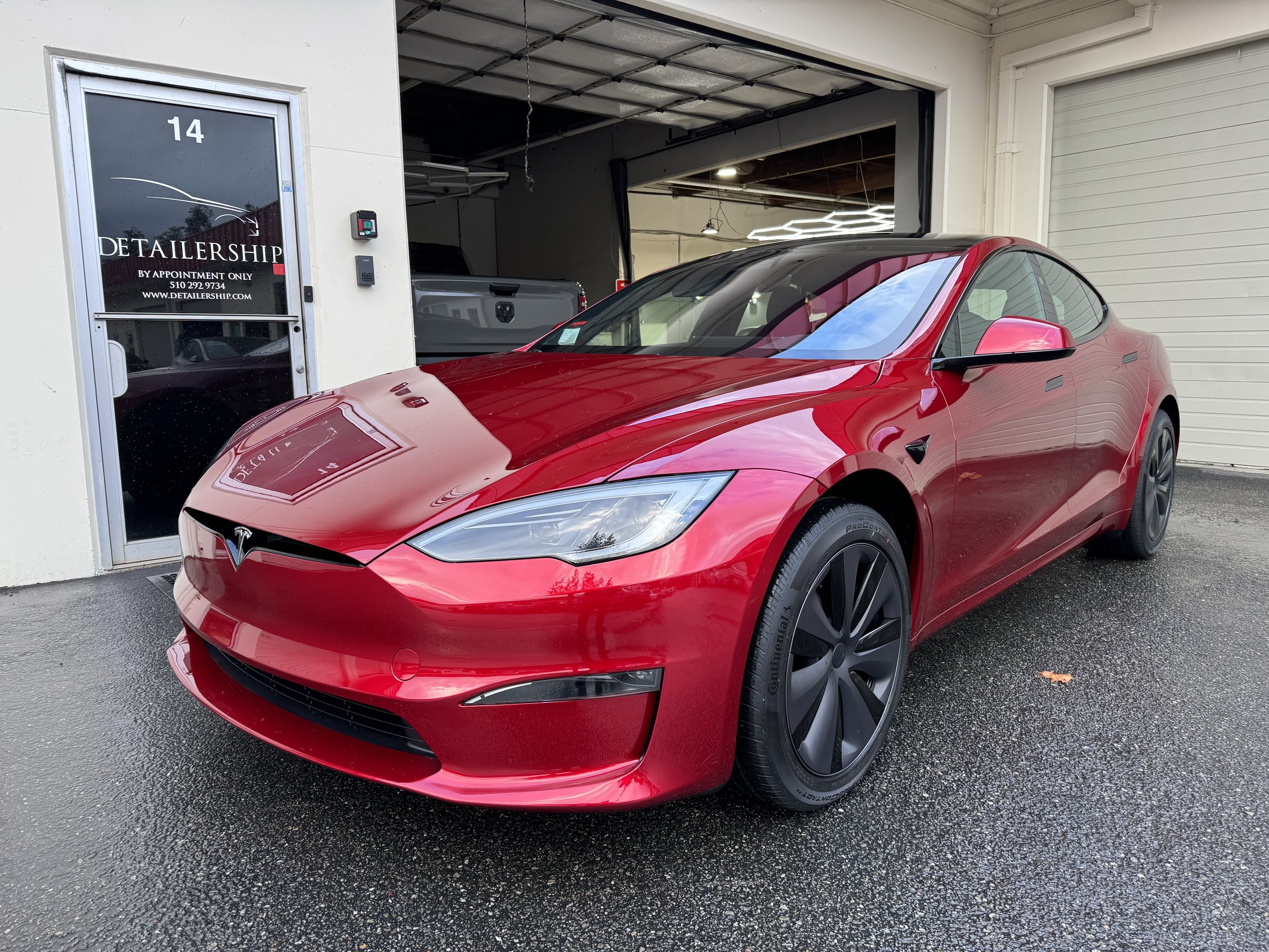 2023 Tesla Model S (Ultra Red)