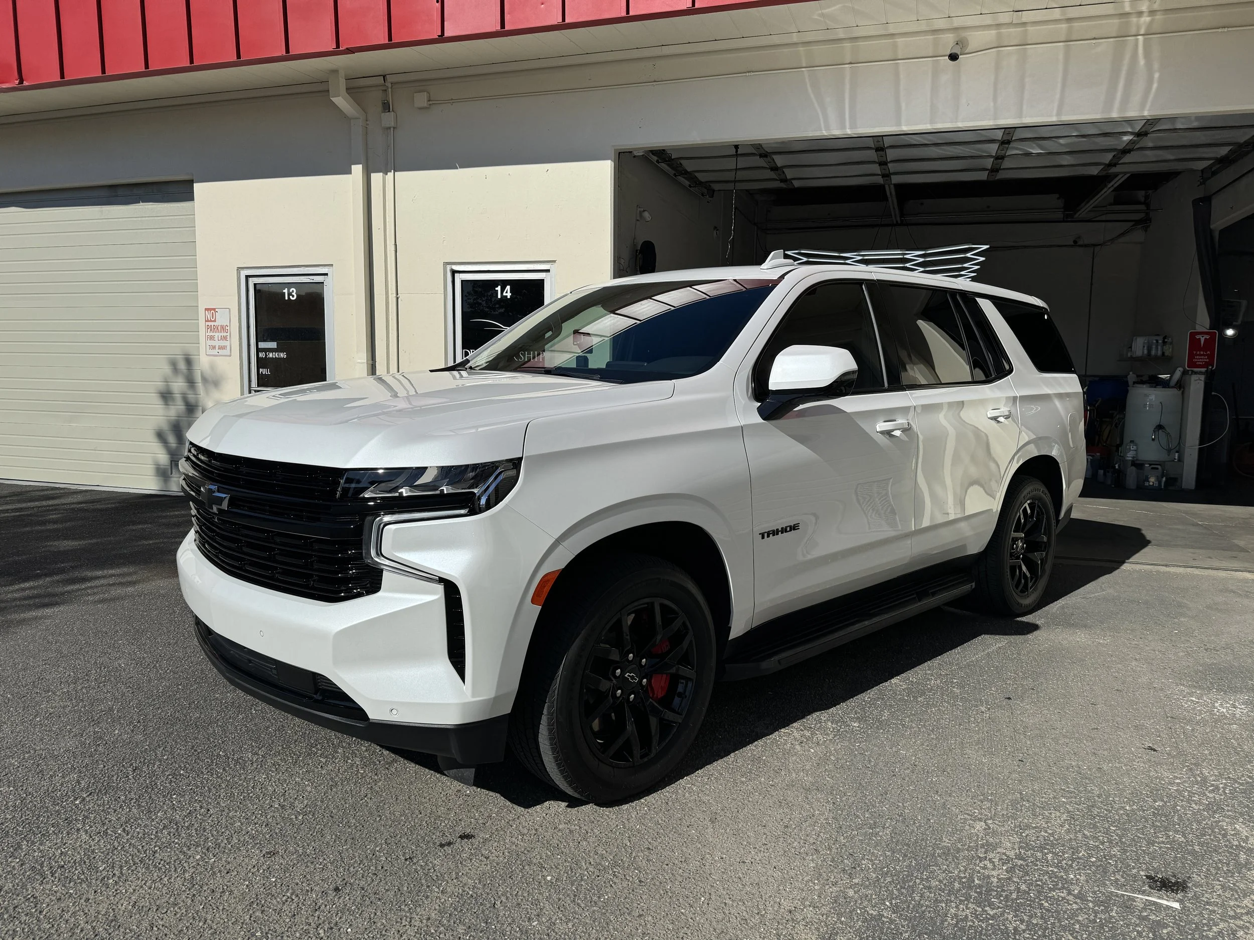 2022 Chevrolet Tahoe RST (Summit White)