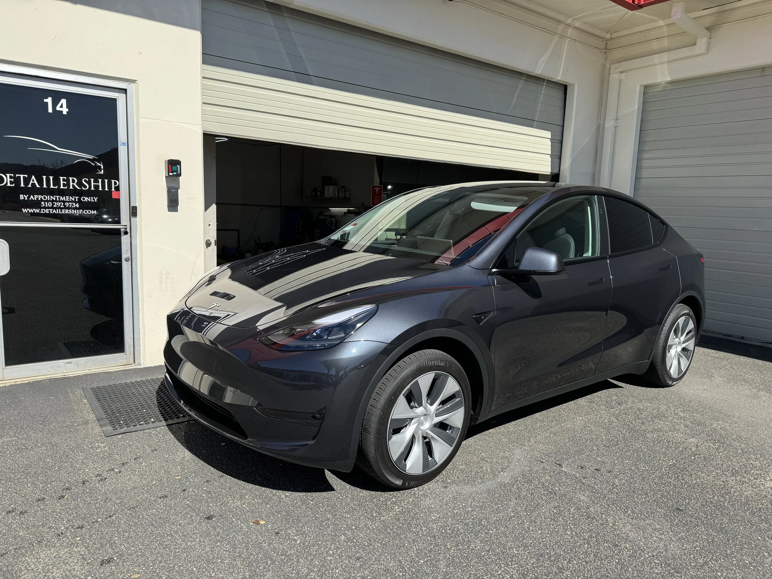 2023 Tesla Model Y (Mineral Grey Metallic)