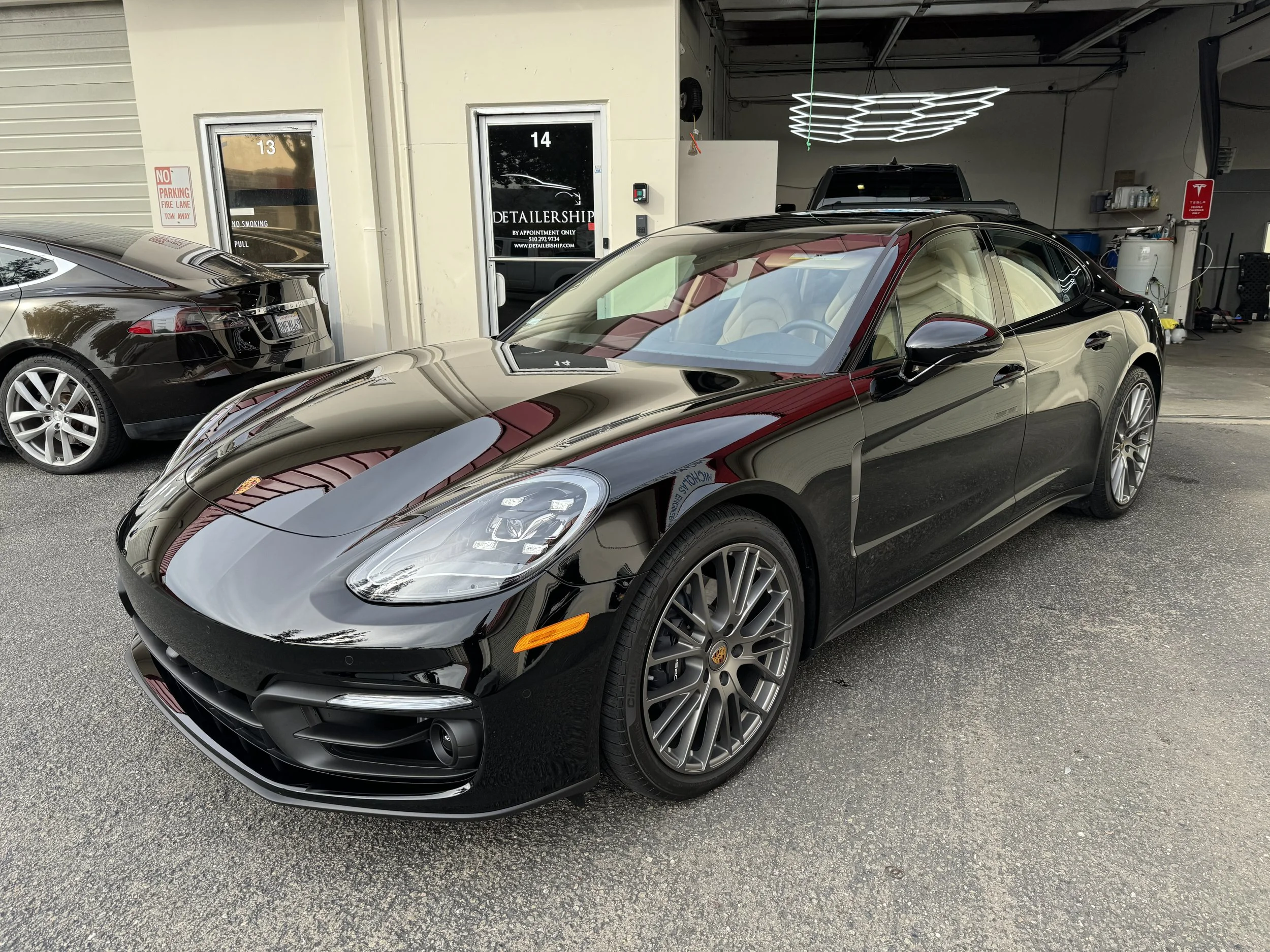 2023 Porsche Panamera (Black)