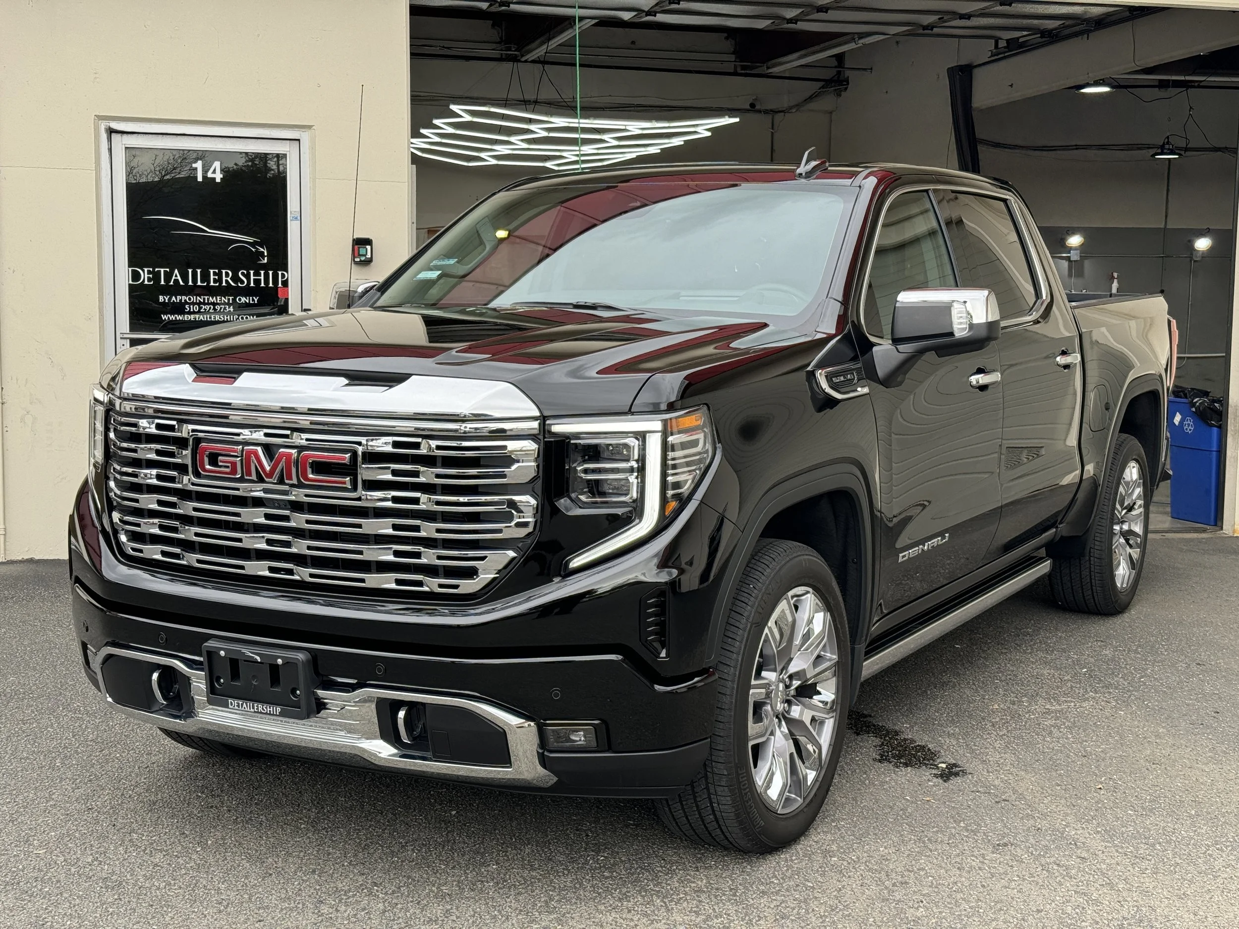 2023 GMC Sierra Denali (Black)