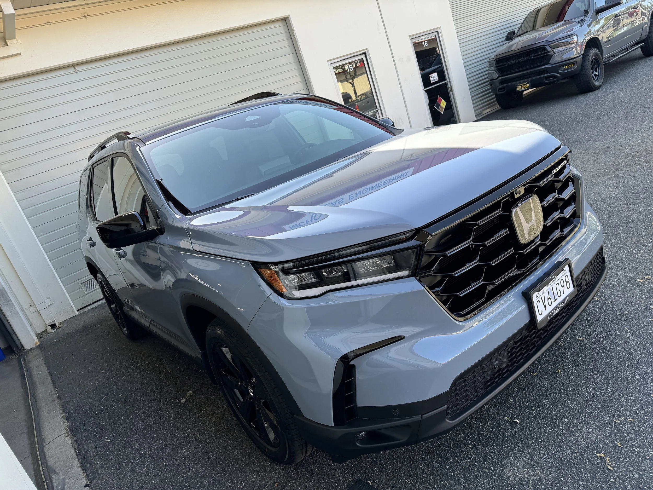 2024 Honda Pilot Black Edition (Sonic Grey)
