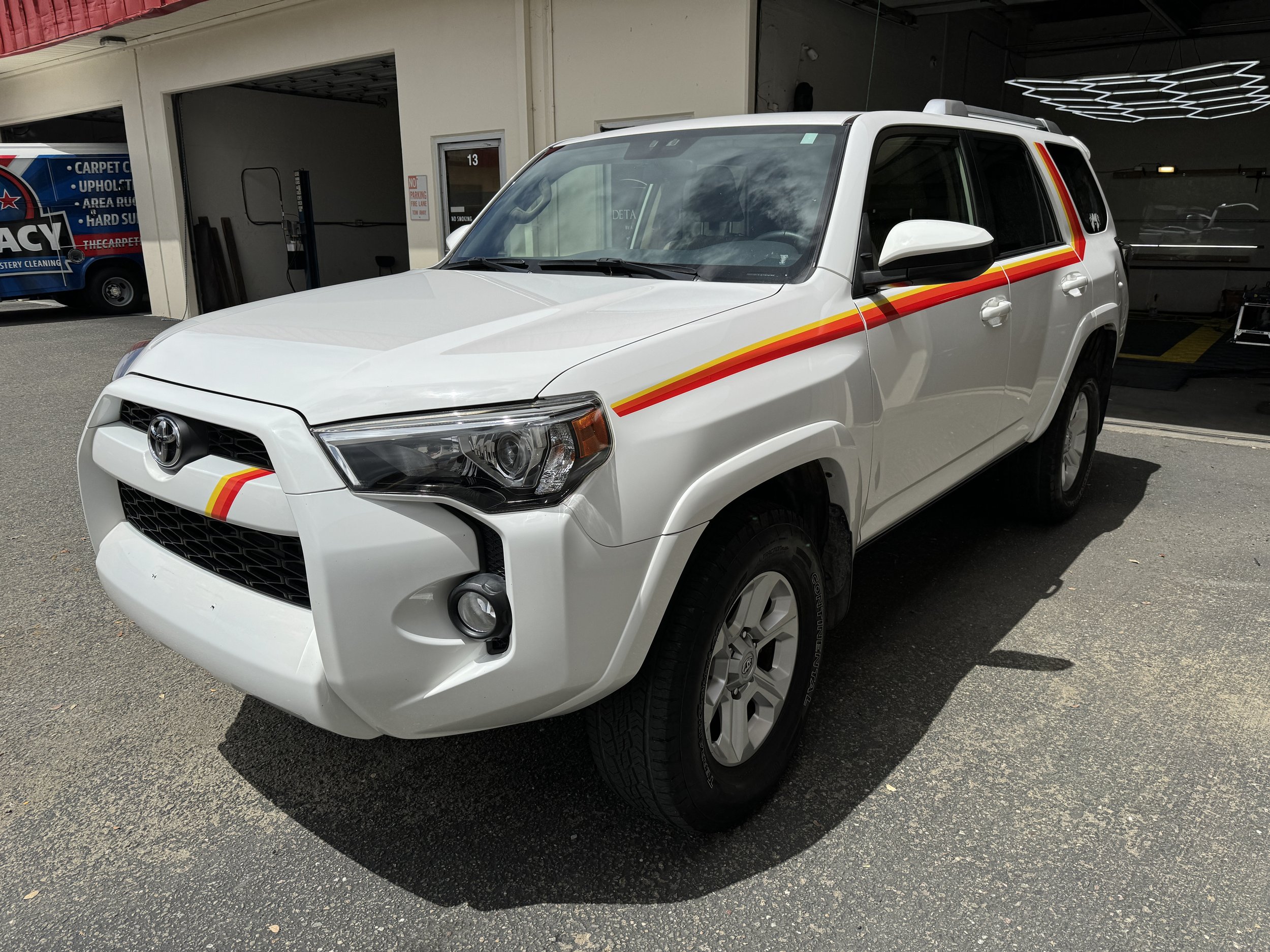 2018 Toyota 4Runner (Super White)