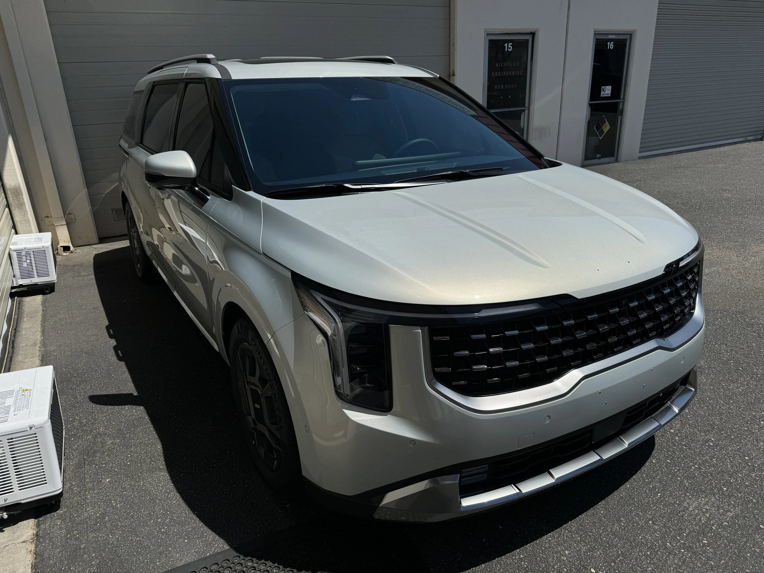 2025 Kia Carnival (Ivory)