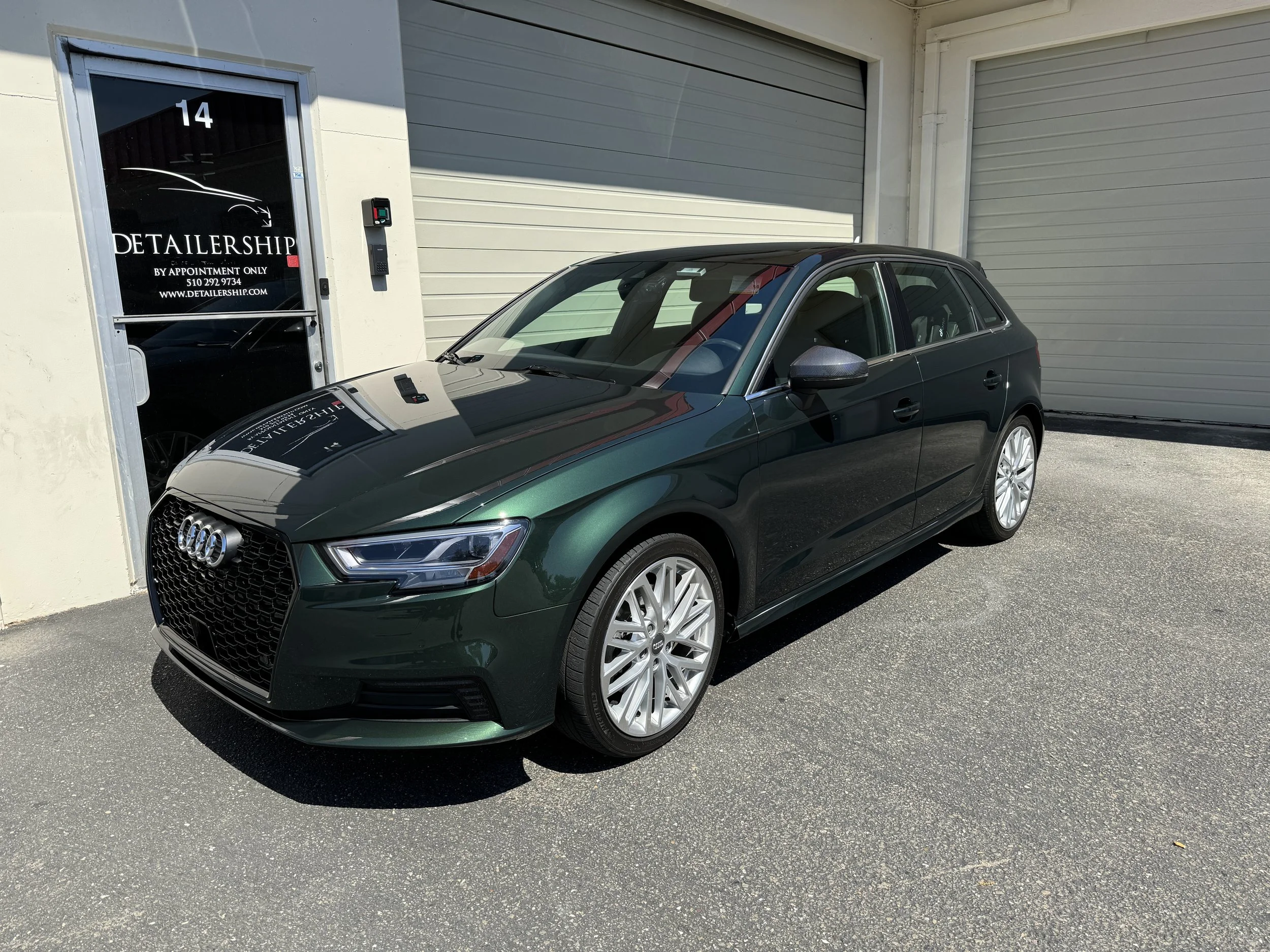 2018 Audi A3 E-tron (Glacier White Metallic)