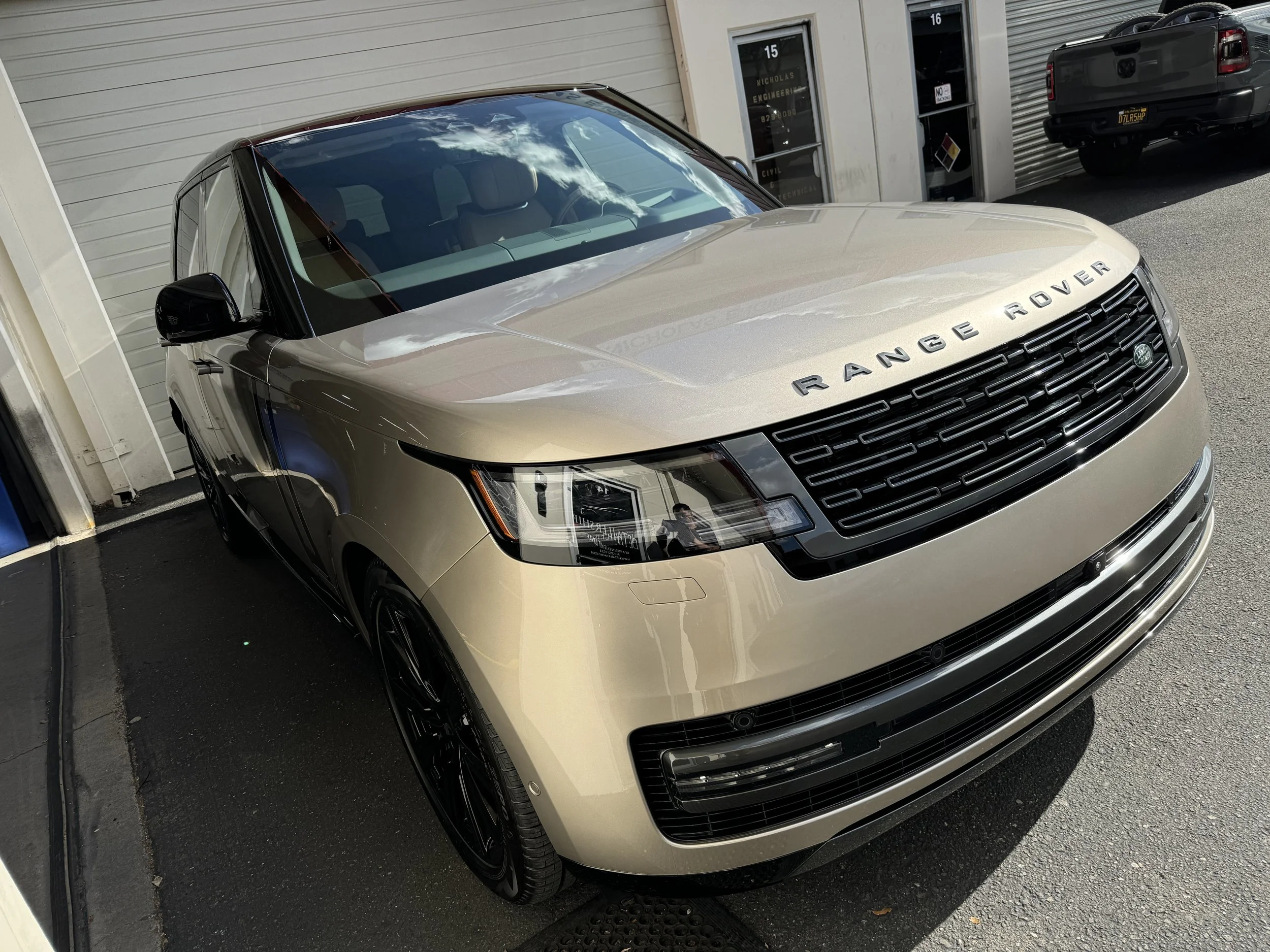 2025 Land Rover Range Rover Autobiography (Batumi Gold)