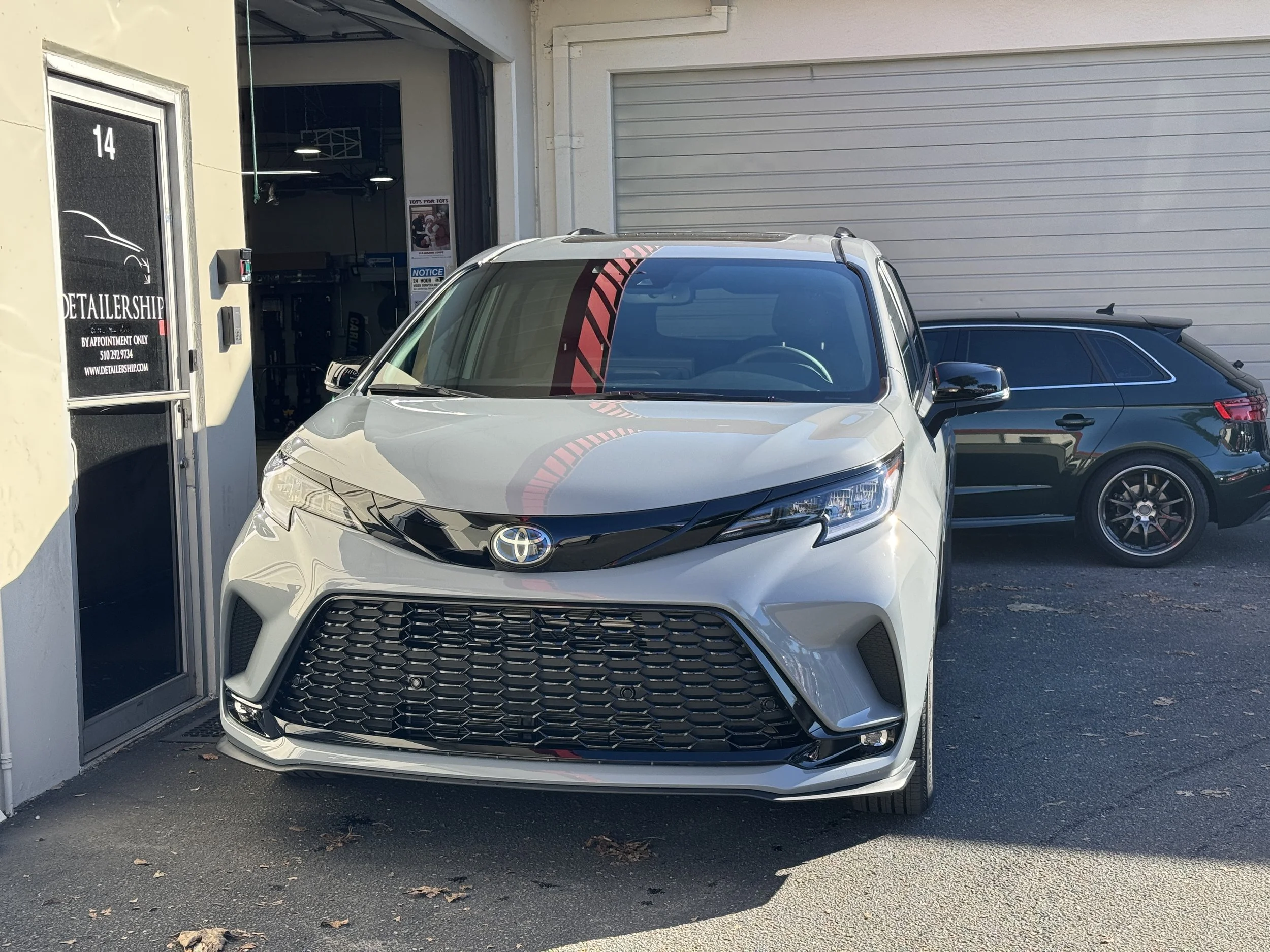 2025 Toyota Sienna XSE (Cement)