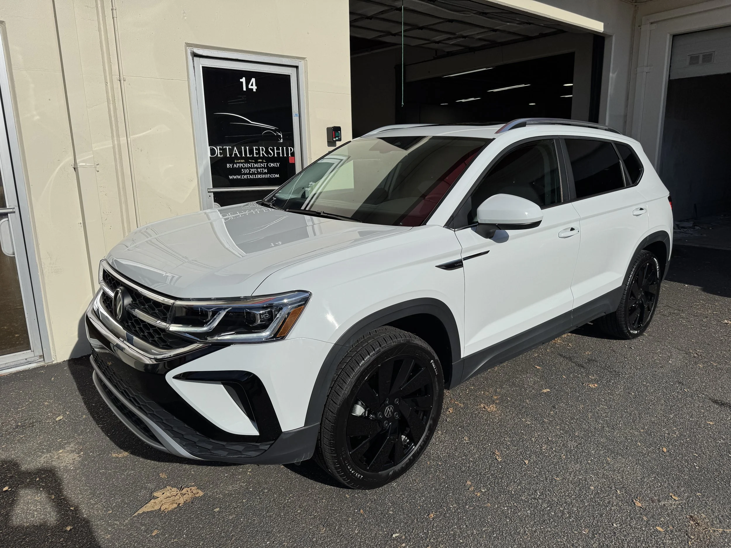 2024 Volkswagen Taos (Pure White)