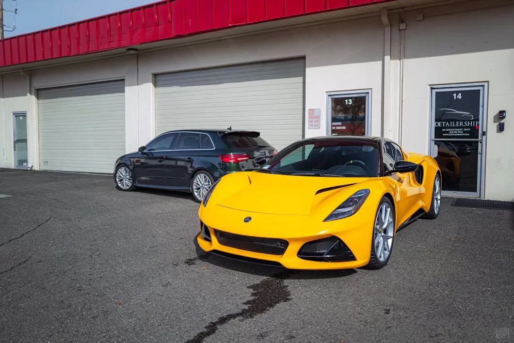 2025 Lotus Emira (Hethel Yellow)
