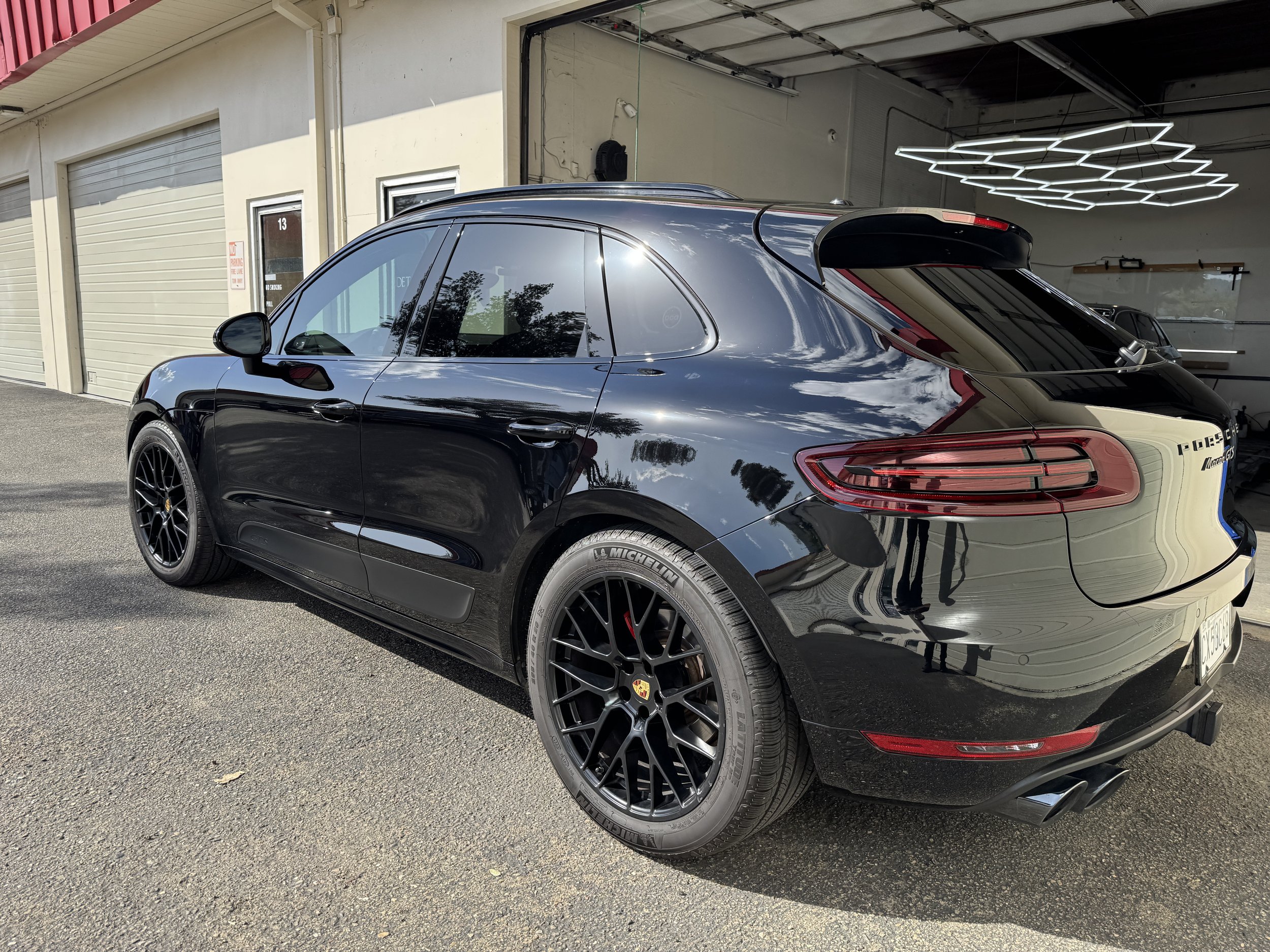 2018 Porsche Macan GTS (Black)