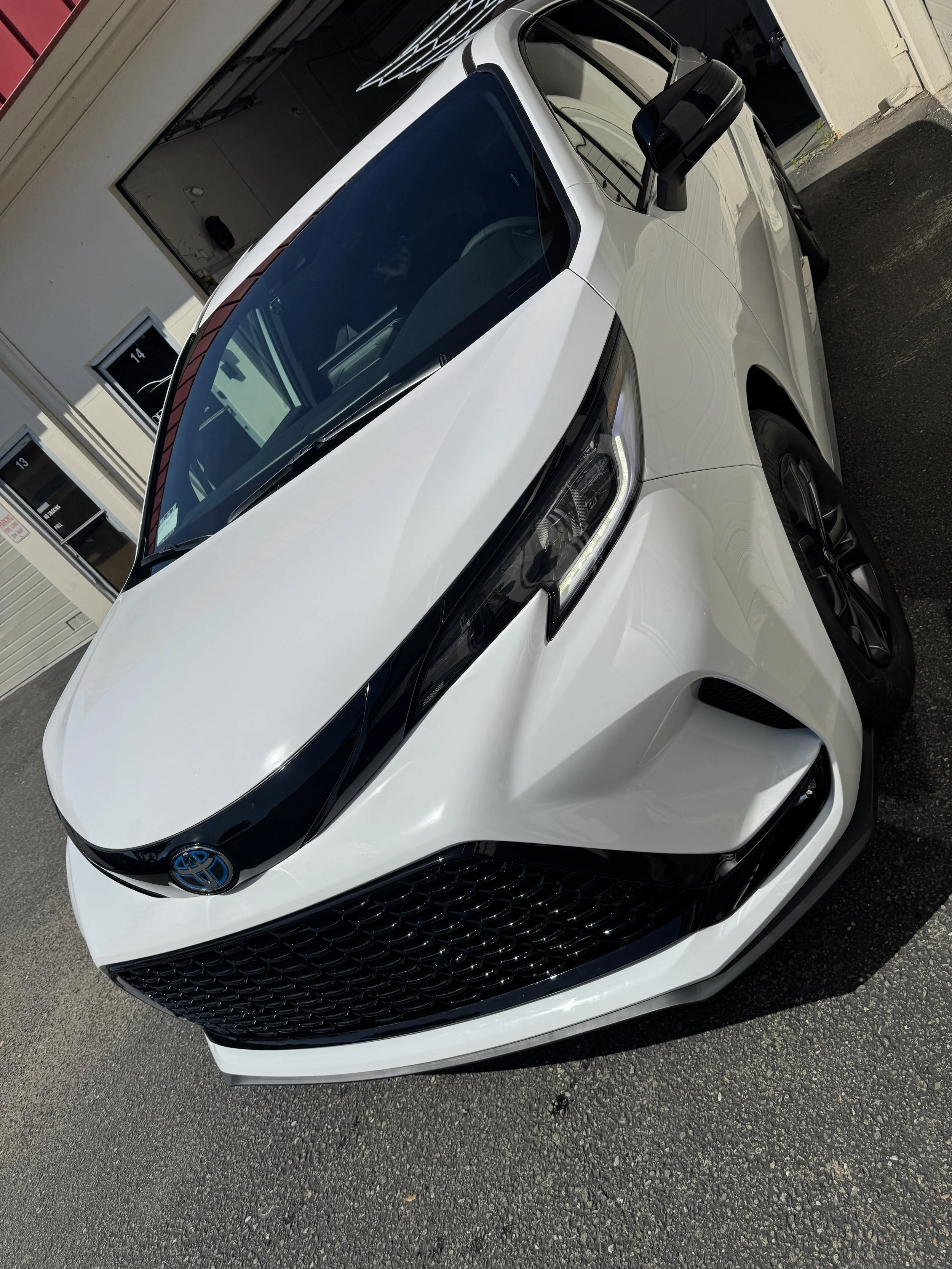 2025 Toyota Sienna XSE (Blizzard White)