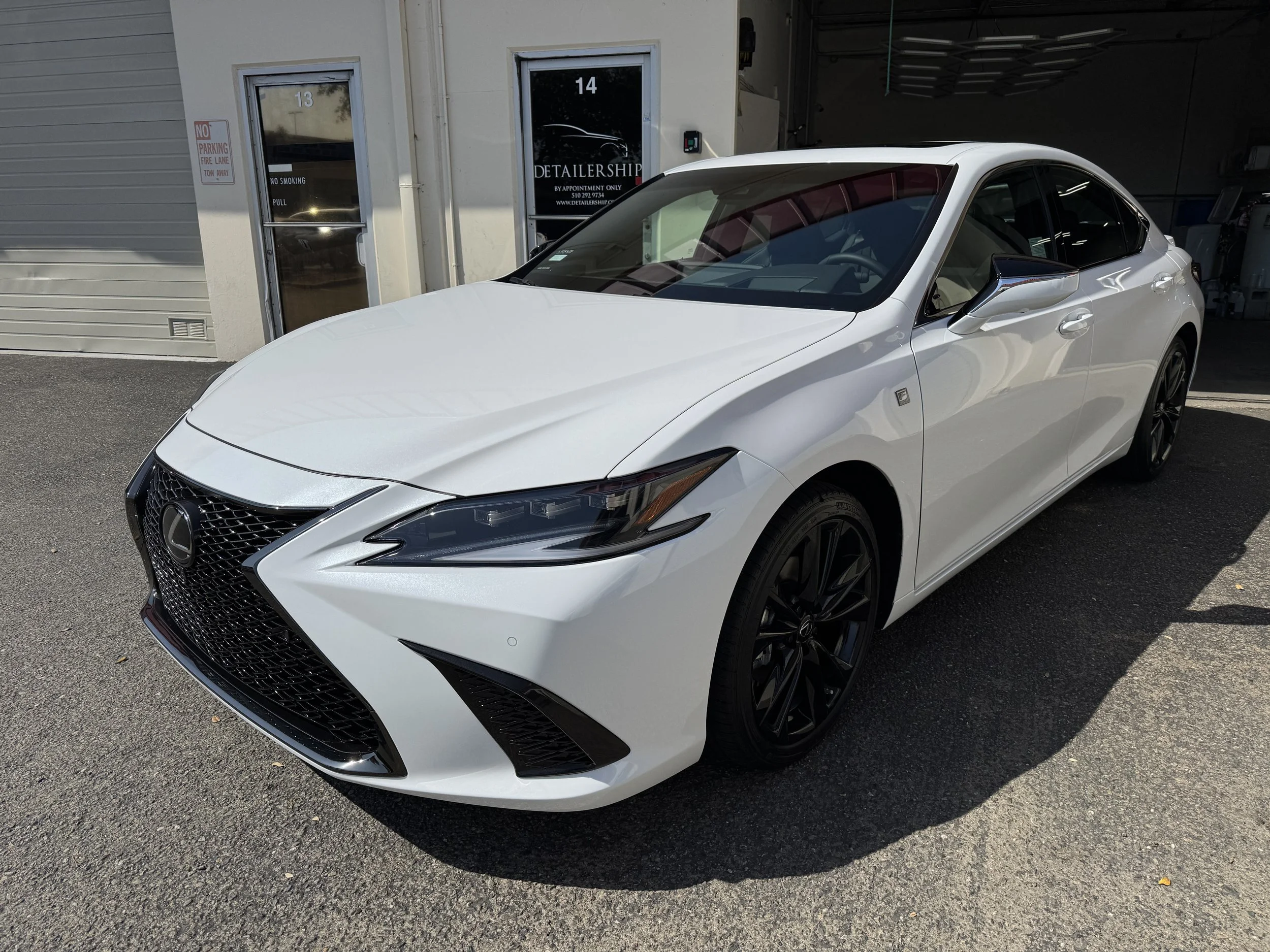 2025 Lexus ES300h F-Sport (Ultra White)