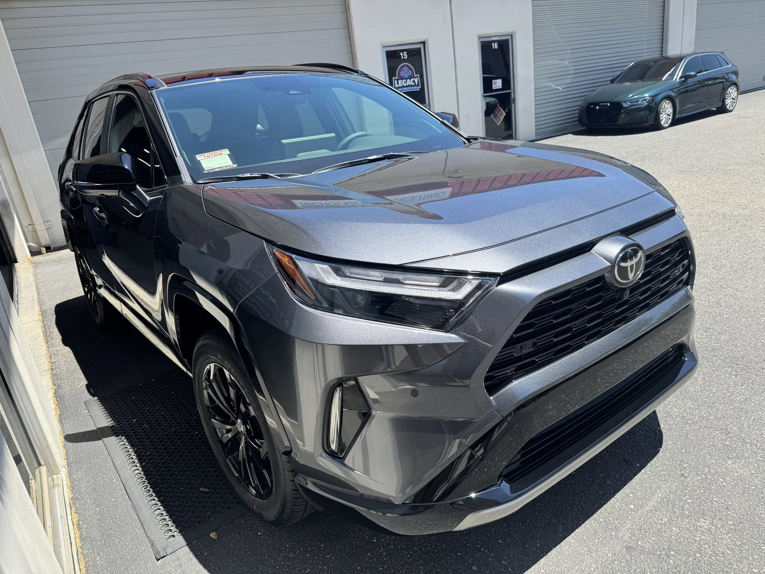 2025 Toyota Rav4 XSE (Magnetic Grey Metallic)