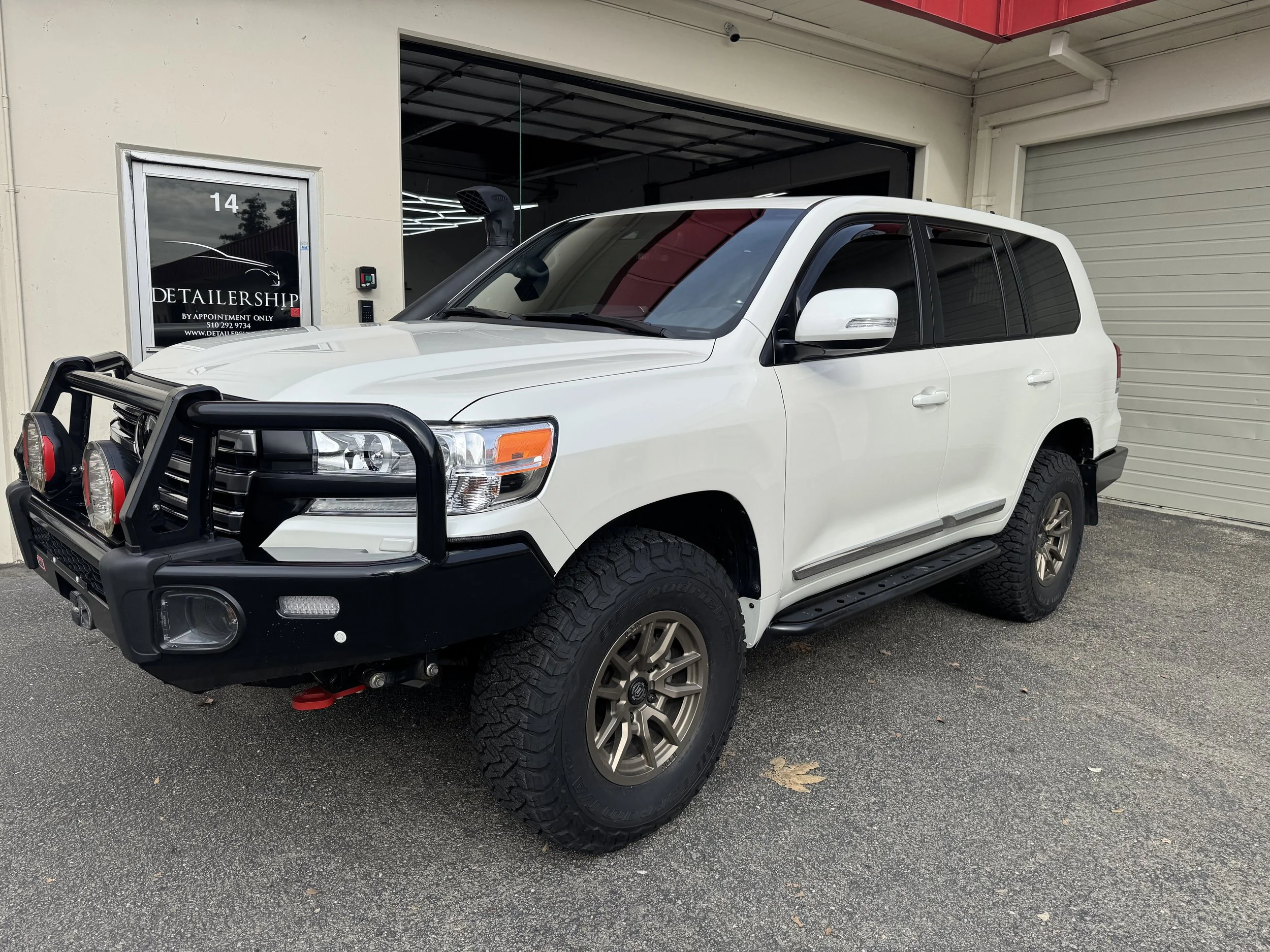2019 Toyota Land Cruiser (Blizzard White)
